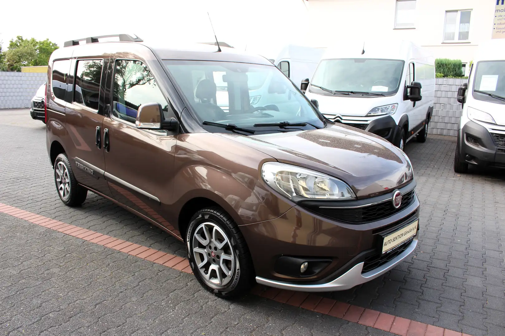 Fiat Doblo Trekking 5-Sitz*Klima*PDC*Navi*2Schiebetür Braun - 1