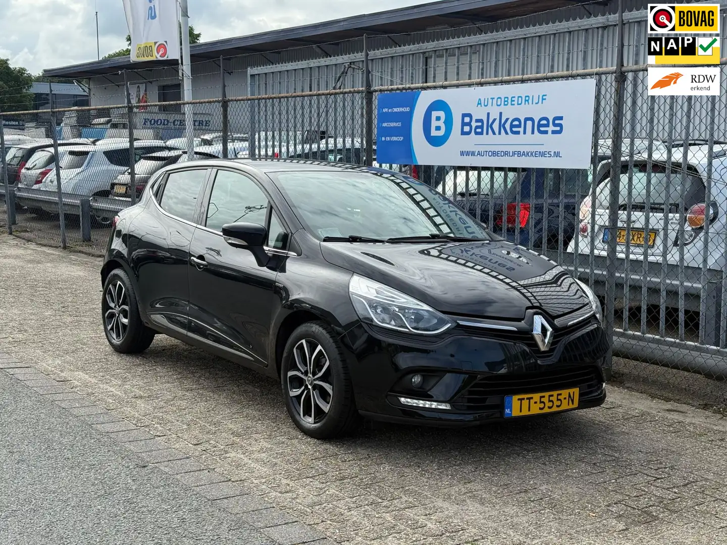 Renault Clio 0.9 TCe Limited | Airco | Cruise | Navi | Bluetoot Zwart - 1