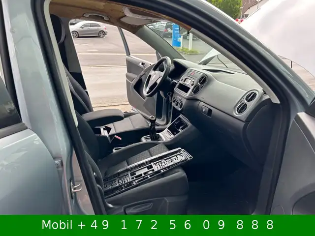 Volkswagen Tiguan view 6