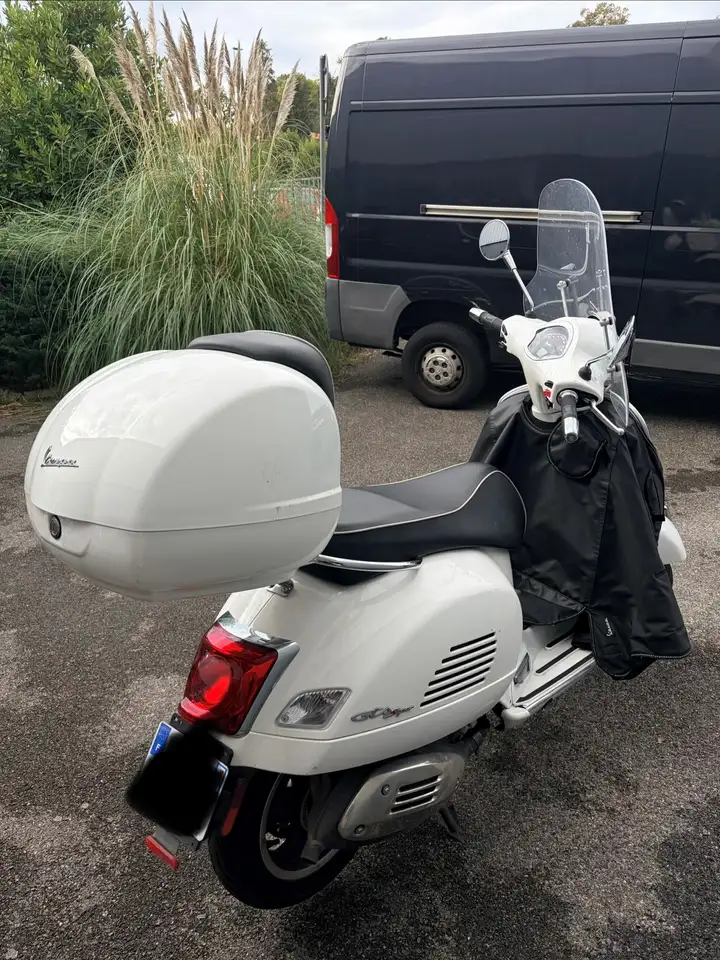 Vespa GTS 300