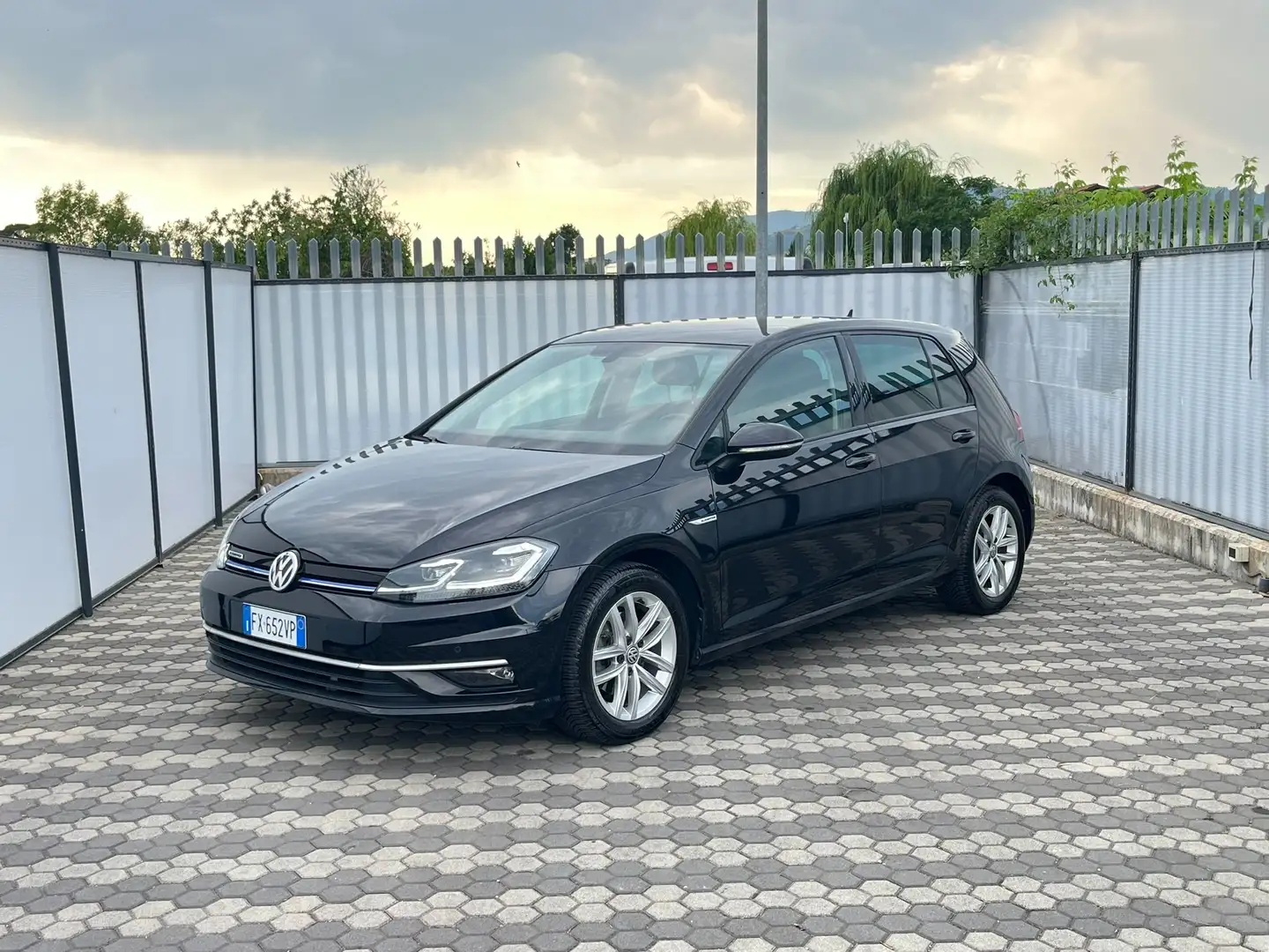 Volkswagen Golf Golf VII 2017 5p 5p 1.5 tgi Highline 130cv dsg Nero - 1