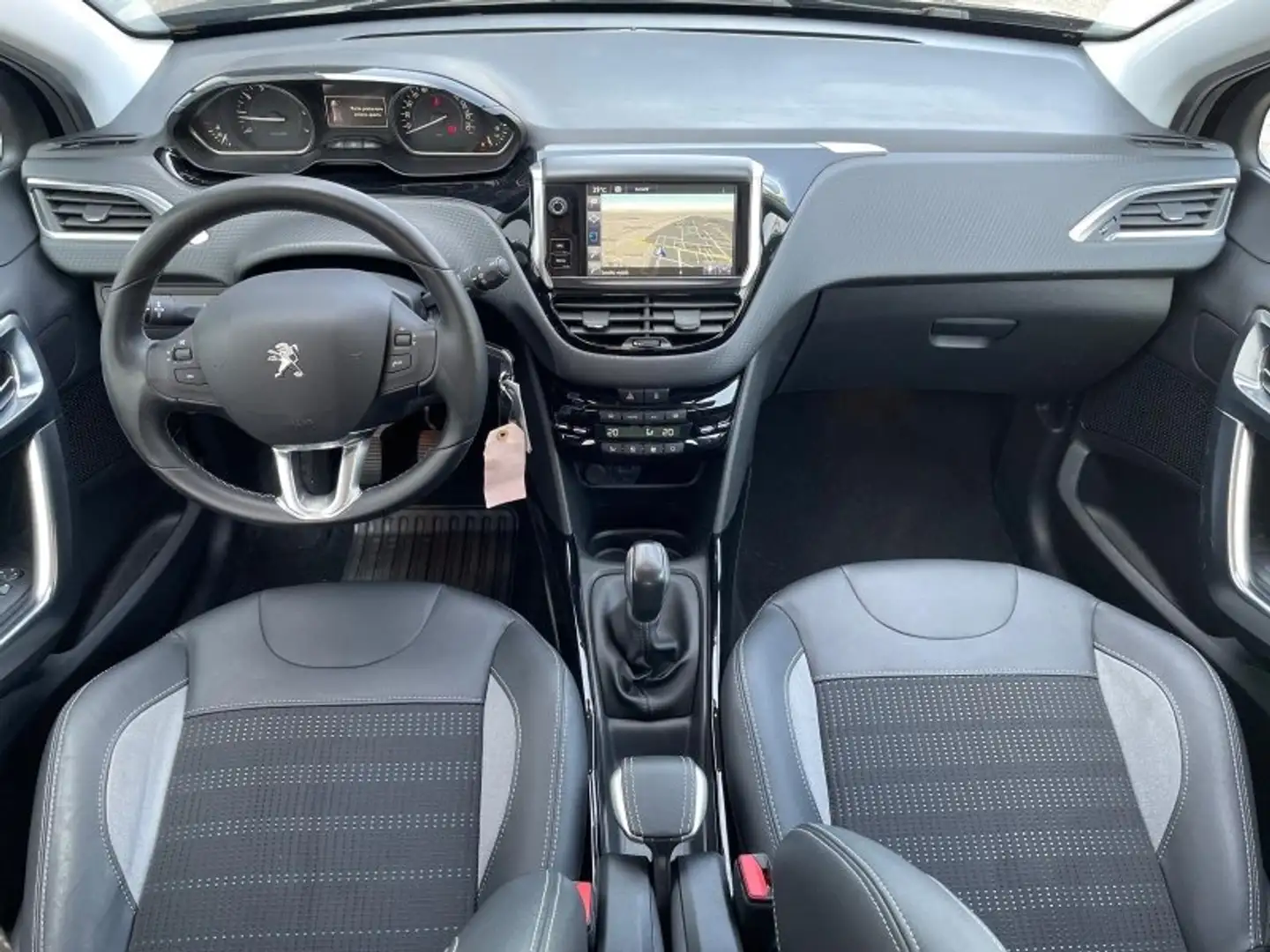 Peugeot 2008 1.2 PURETECH 82 CV ALLURE Zwart - 2