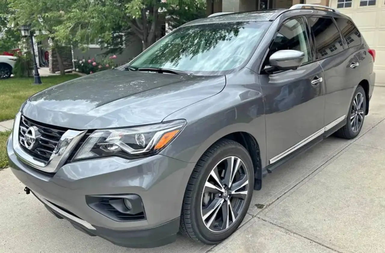 Nissan Pathfinder снимка Nissan Pathfinder