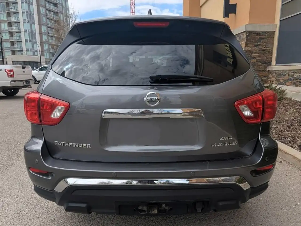 Nissan Pathfinder снимка Nissan Pathfinder