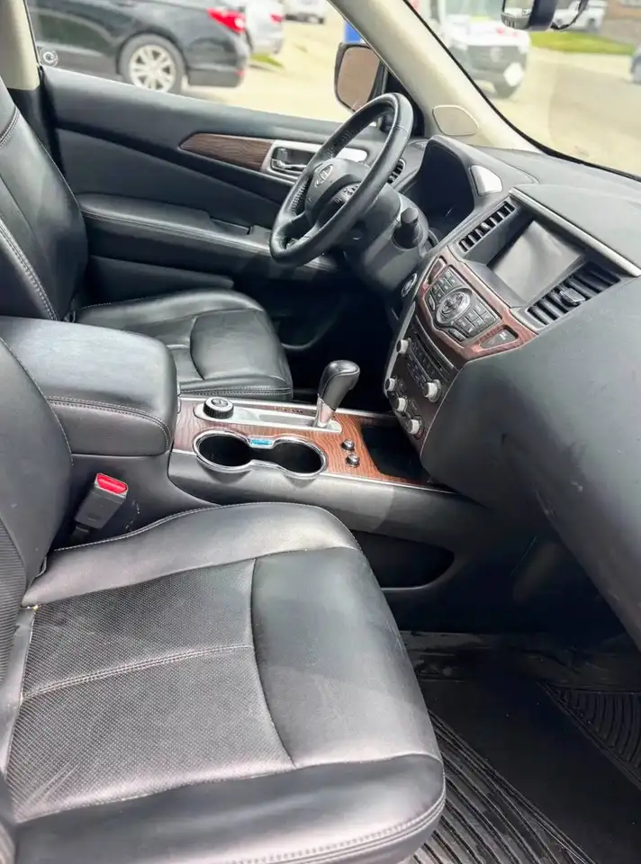 Nissan Pathfinder снимка Nissan Pathfinder