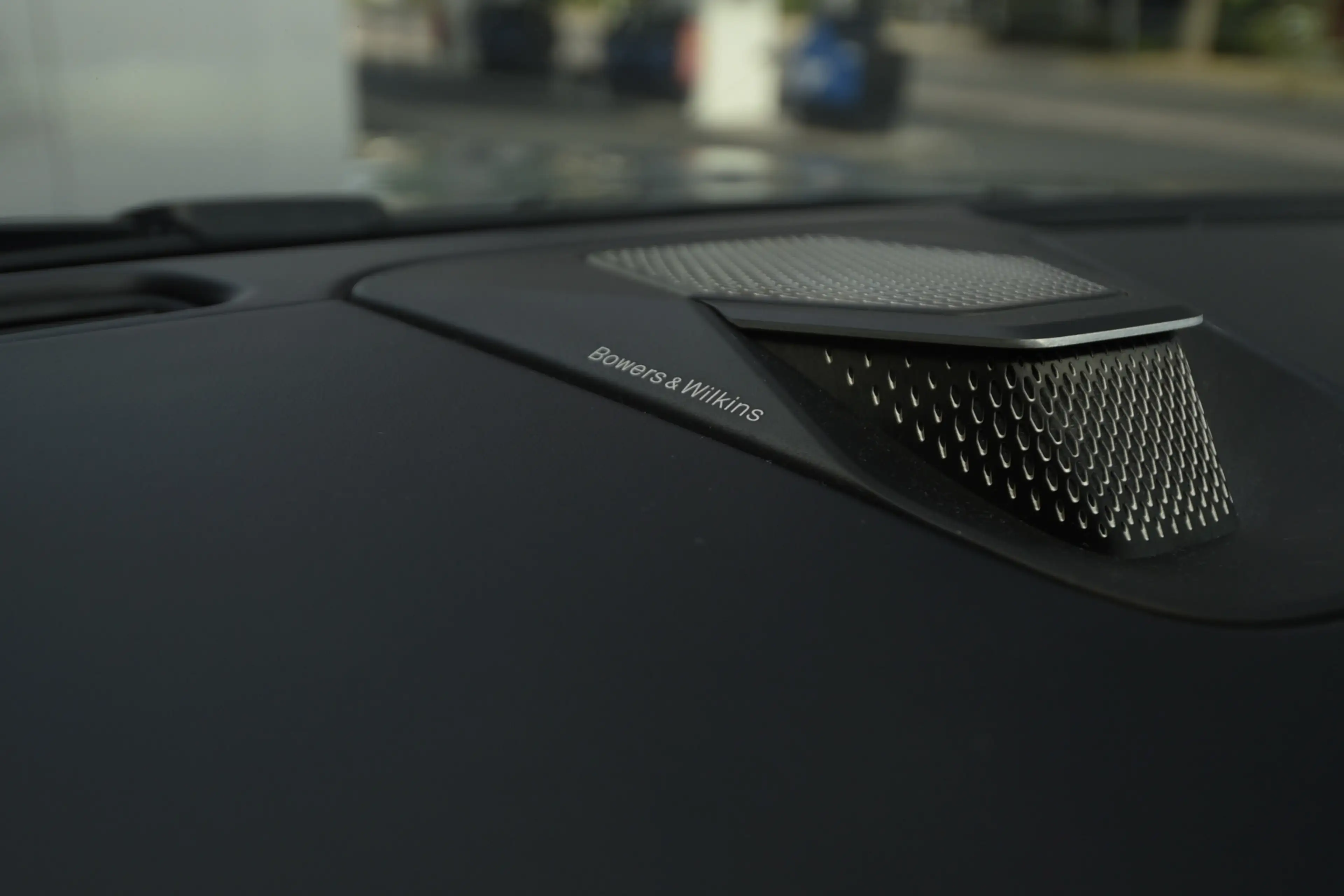 Aston Martin DB12 4.0 V8 — photo 15