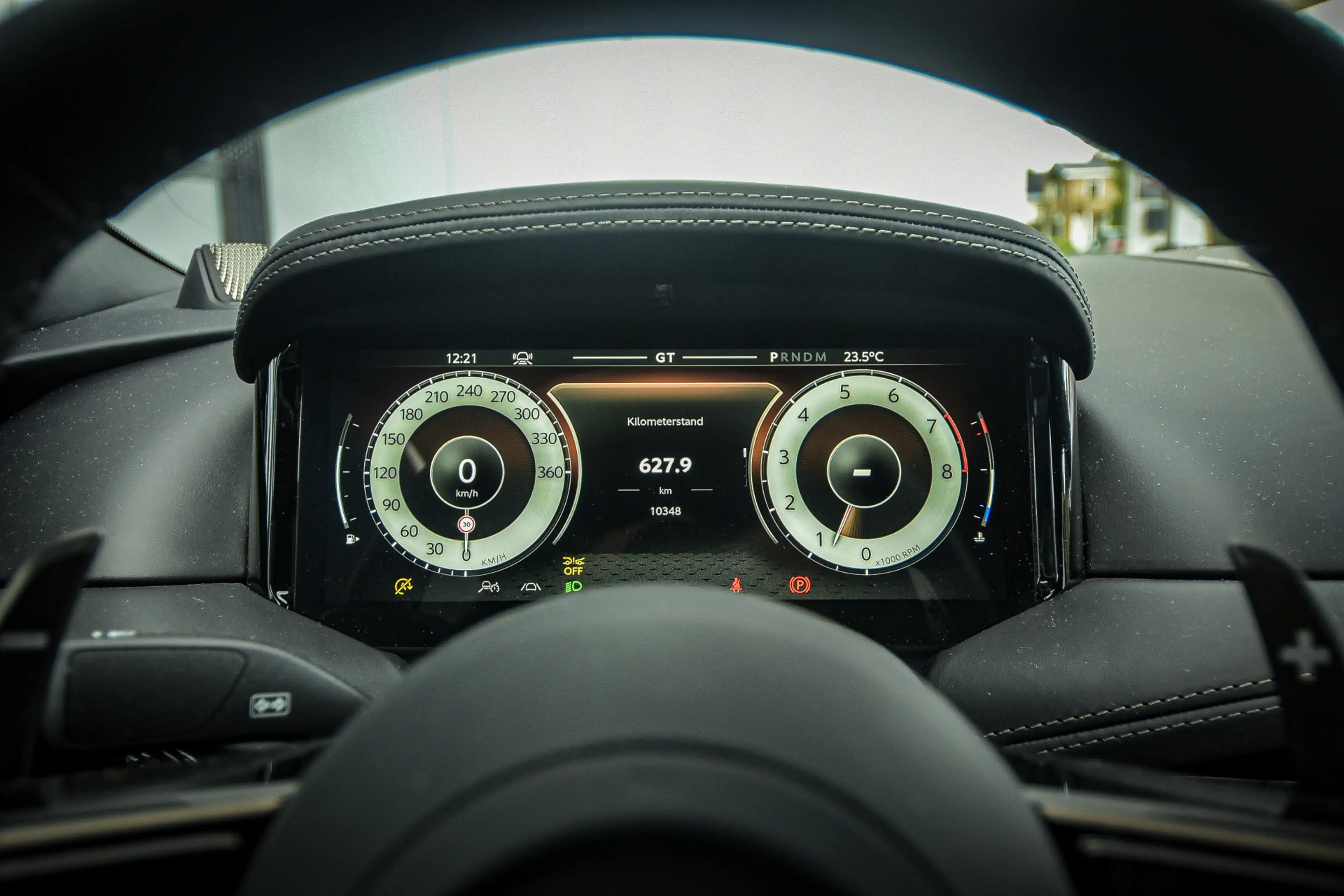 Aston Martin DB12 4.0 V8 — photo 13