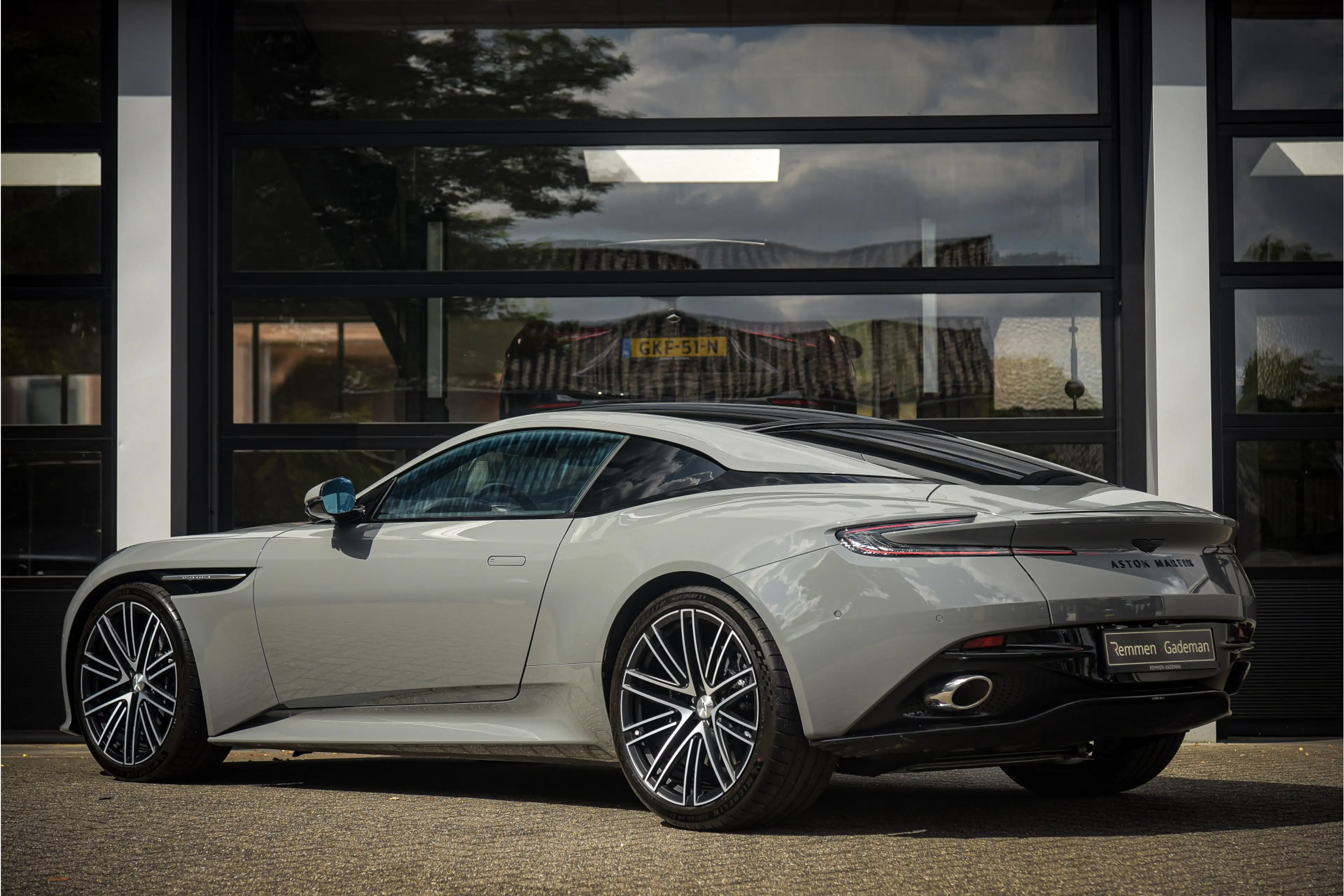 Aston Martin DB12 4.0 V8 — photo 3