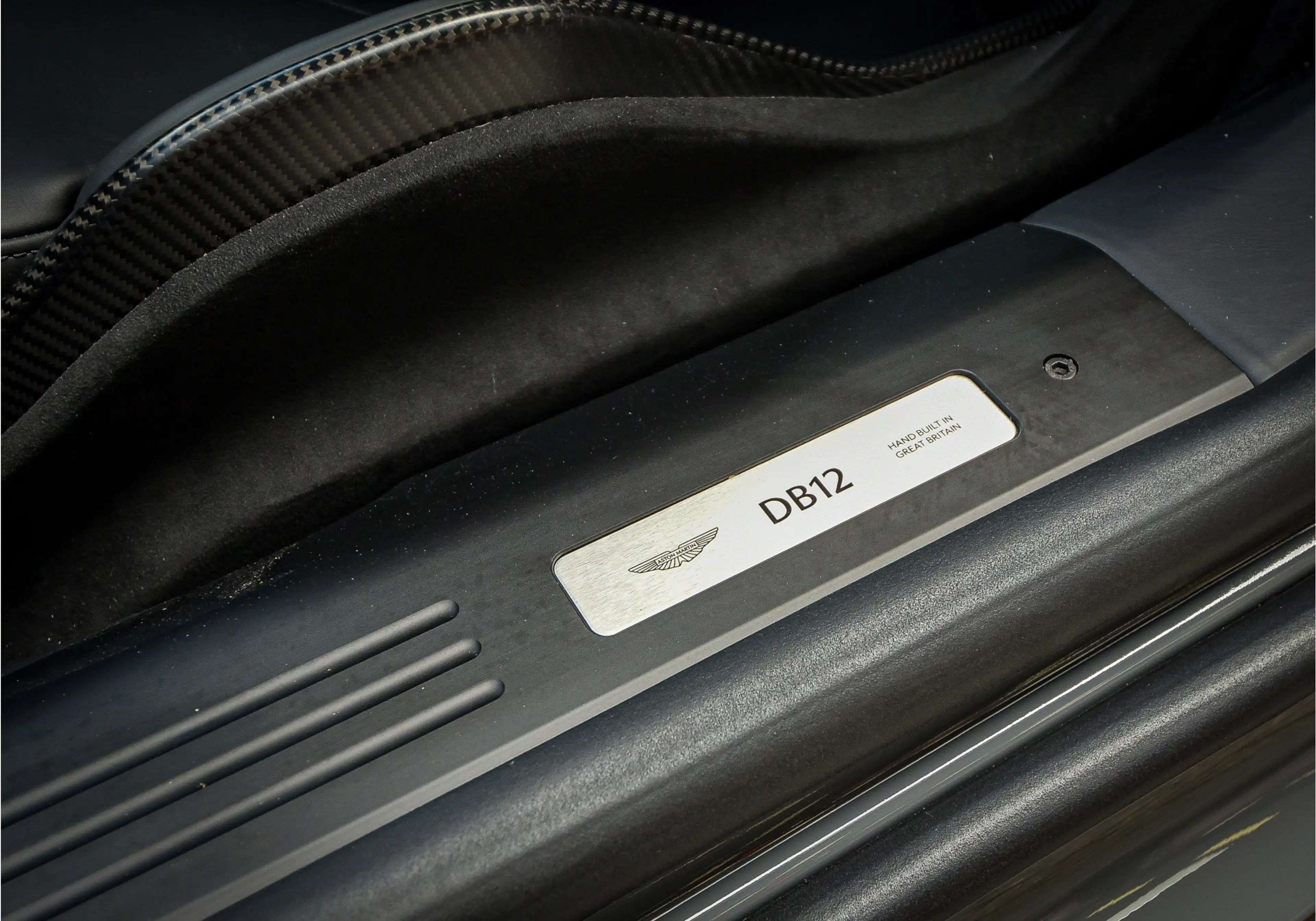 Aston Martin DB12 4.0 V8 — photo 10