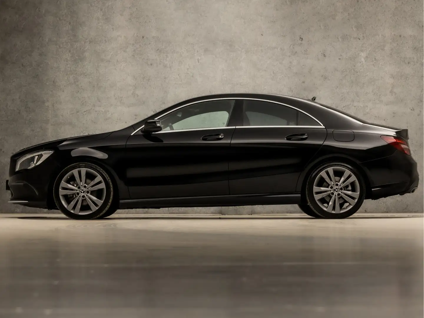 Mercedes-Benz CLA 180 Sport (GROOT NAVIGATIE, CAMERA, ZWART HEMEL, STOEL Zwart - 2