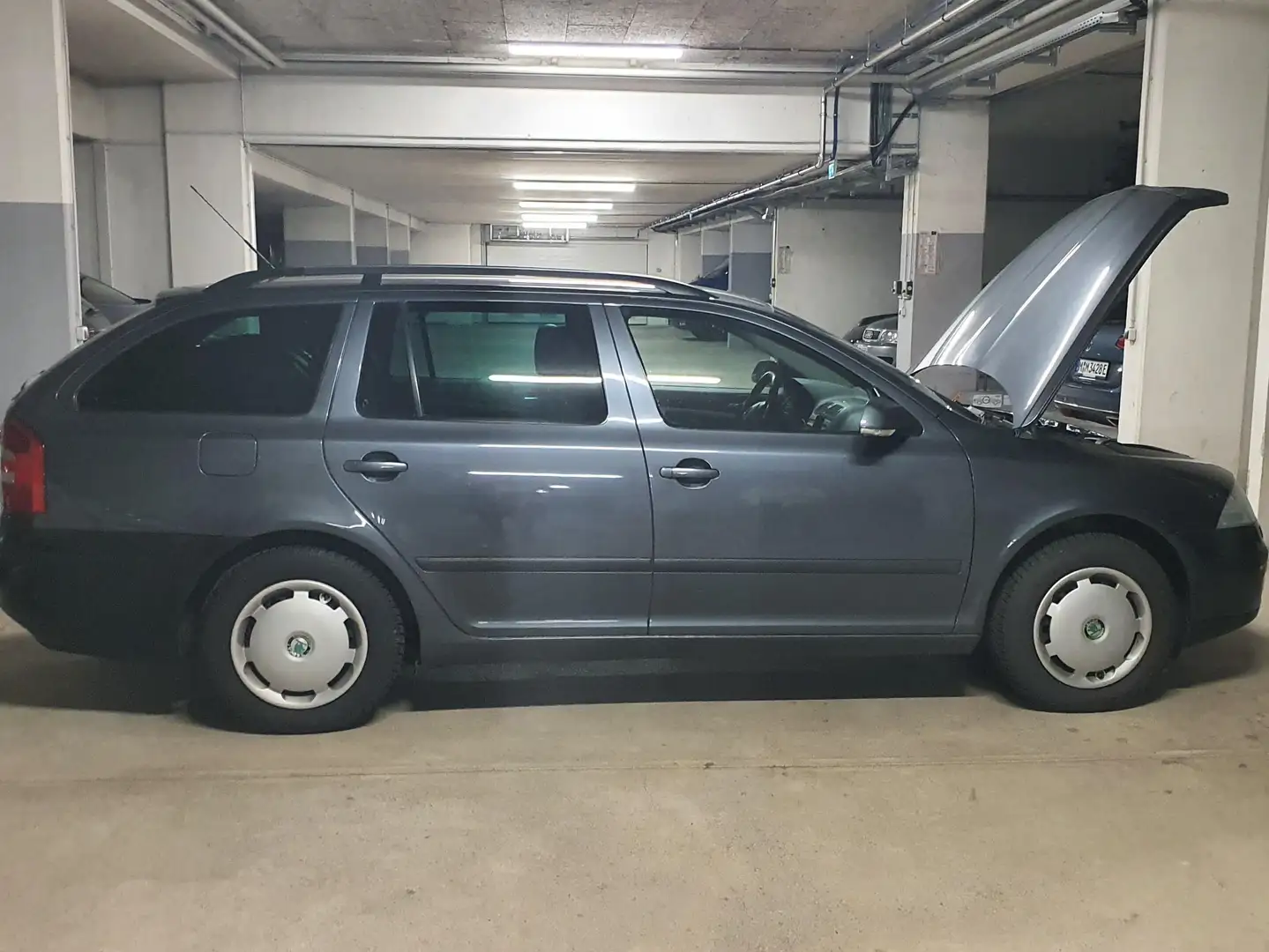 Skoda Octavia Octavia Combi 2.0 TDI DSG Ambiente Grau - 2