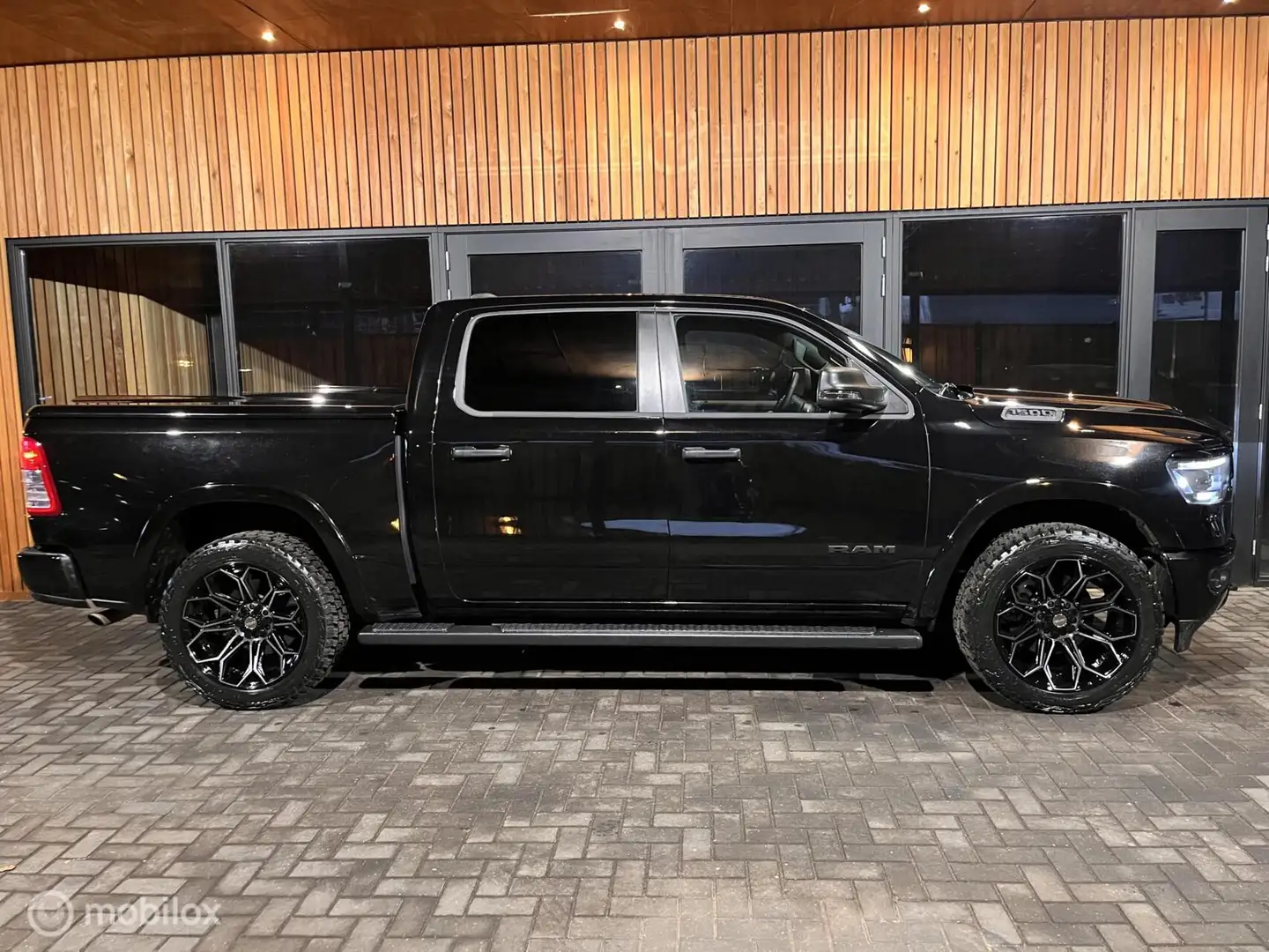 Dodge RAM 1500 Big Horn Etorque 3.6L V6 CrewCab 4x4 LPG Zwart - 2