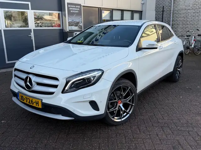 Mercedes-Benz GLA 180 180 AMBITION  , nette staat,stoel verwarming .