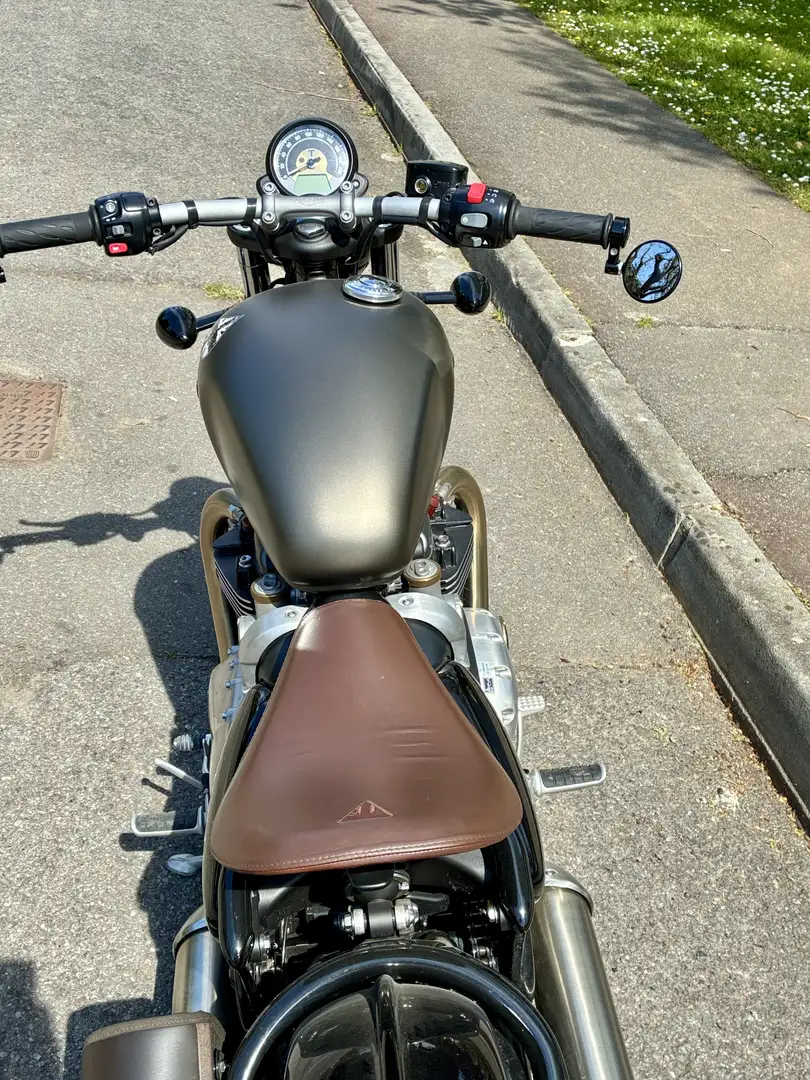 Triumph Bonneville Bobber - 2