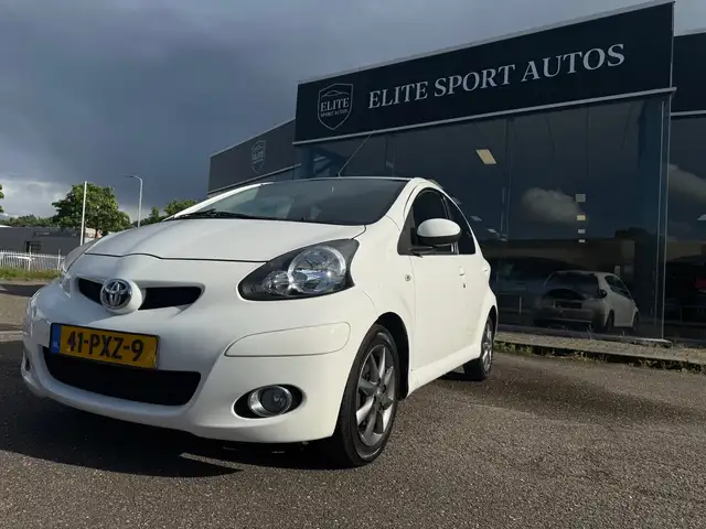 Toyota Aygo 1.0-12V Dynamic Navigator I Airco I Navigatie I Zu
