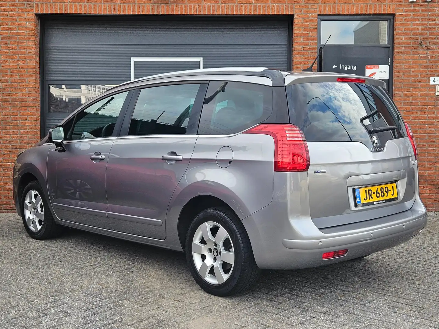 Peugeot 5008 1.2 PureTech Style 7p. Pano Navi Camera Grau - 2