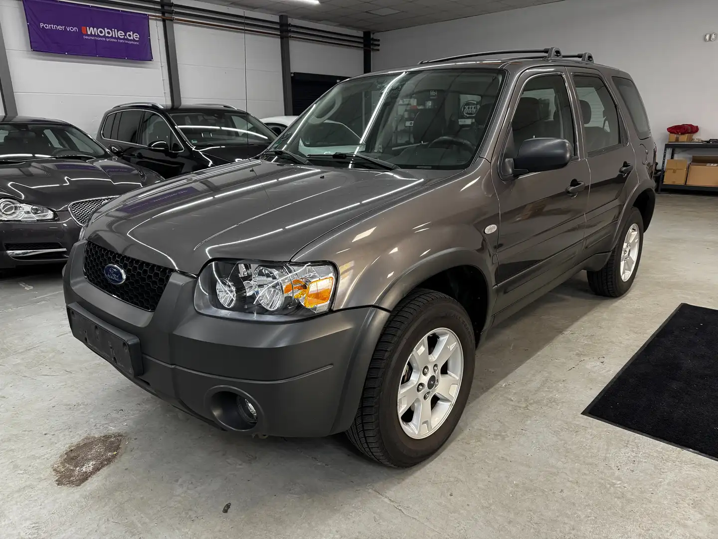 Ford Maverick Highclass*1.Hand*Sehr gepflegt* Grau - 1