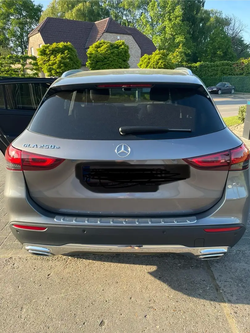 Mercedes-Benz GLA 250 e 8G-DCT business plus Grijs - 2