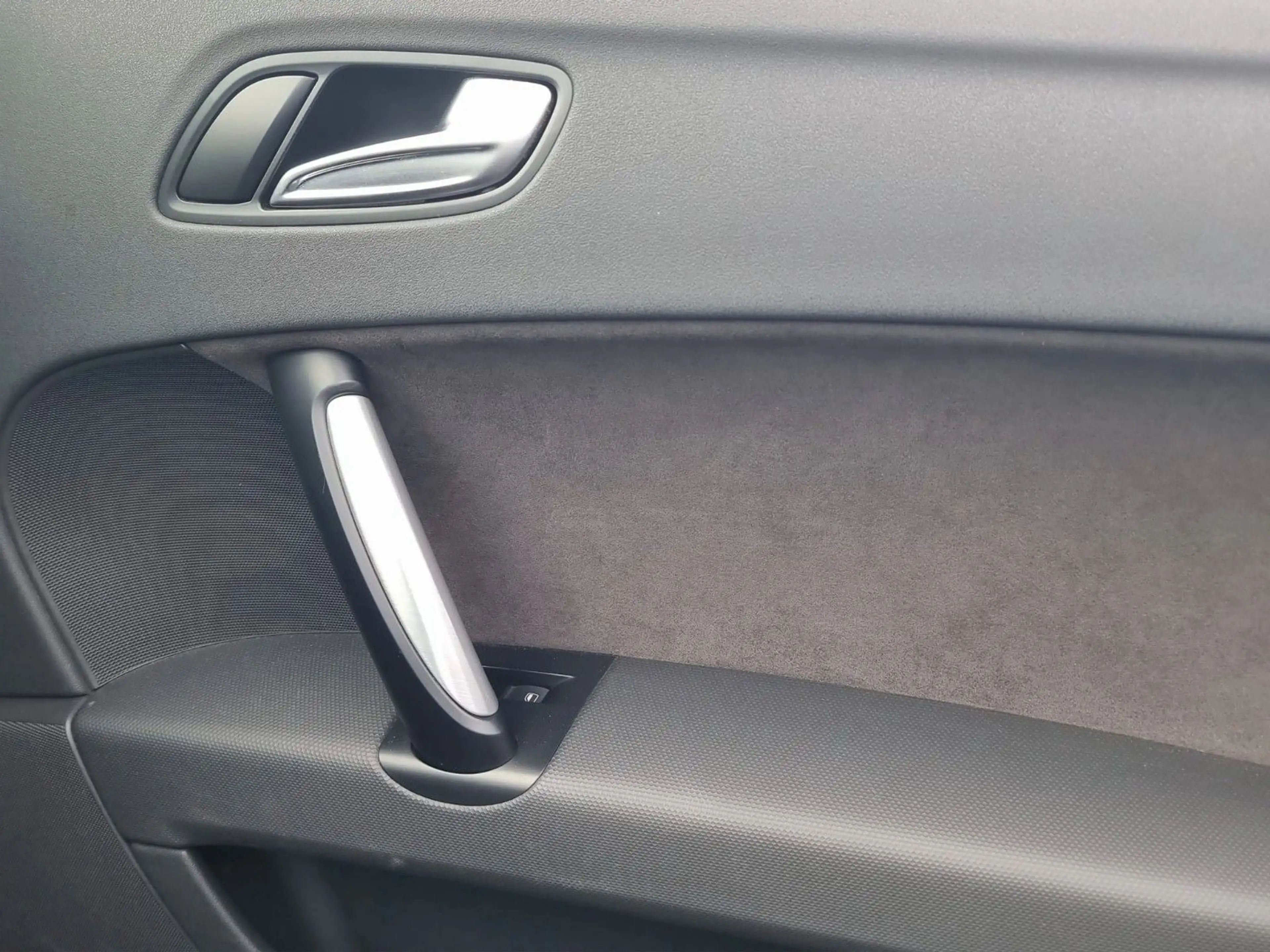 Audi TT 1.8 TFSI Roadster Leder, Xenon, CarPlay, SHZ — photo 13