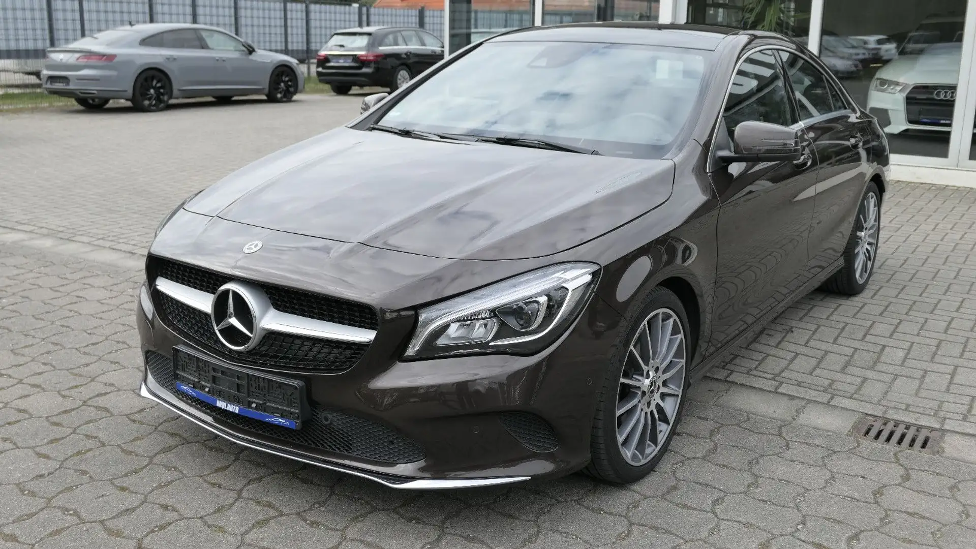 Mercedes-Benz CLA 200 /LED/Panorama/R-Cam/8xAlu/Euro6 Brown - 1