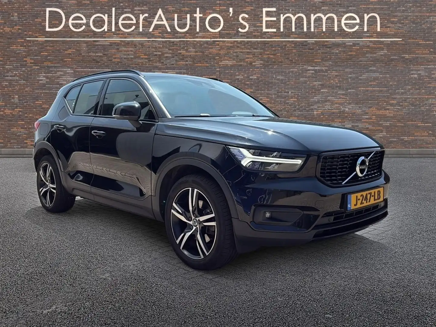 Volvo XC40 2.0 D4 AWD R-Design ECC LEDER LMV NAVI Zwart - 1