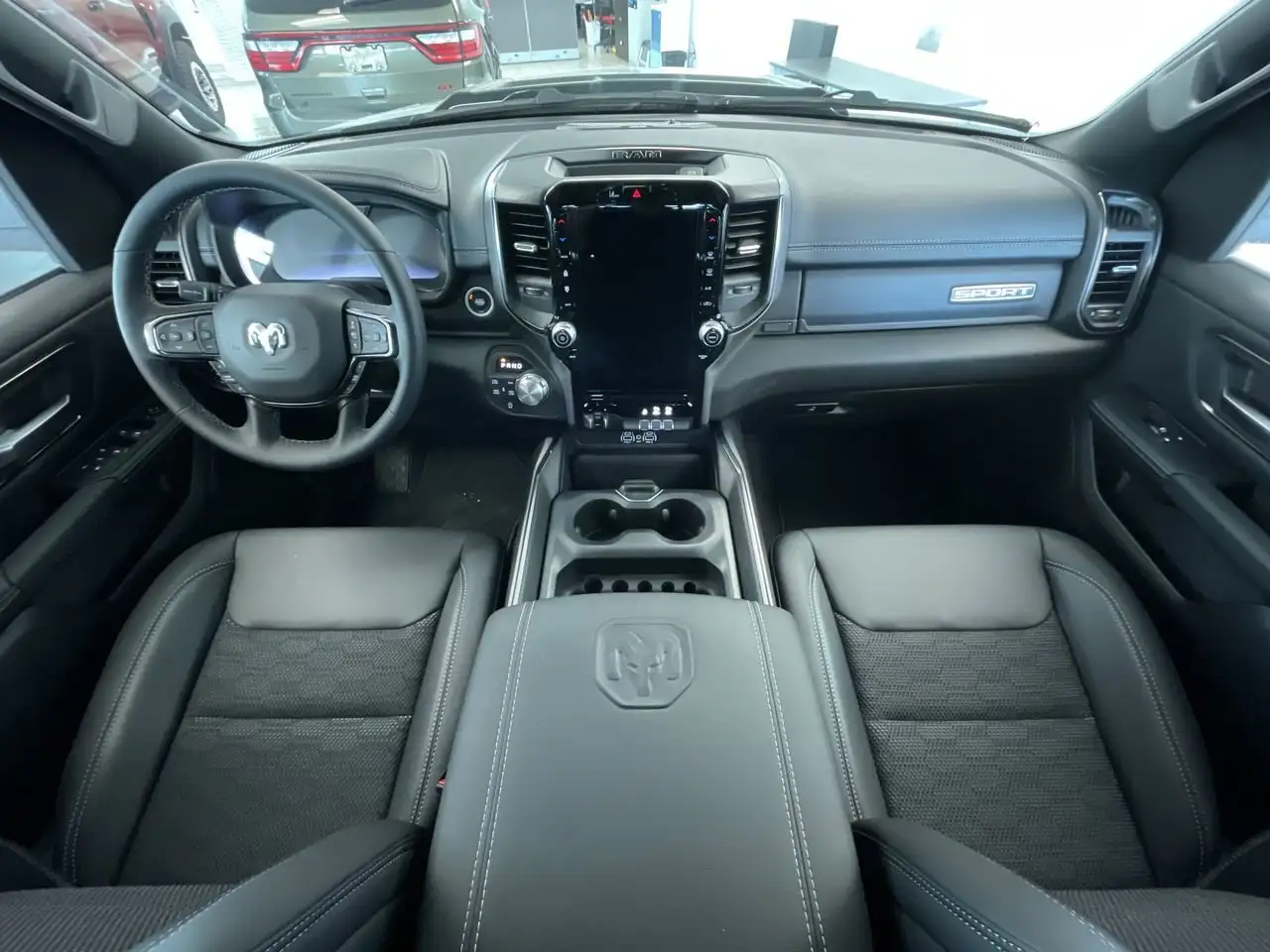 RAM 1500 снимка RAM 1500