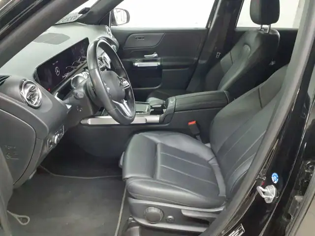 Mercedes-Benz GLB view 8