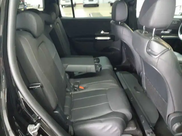 Mercedes-Benz GLB view 13