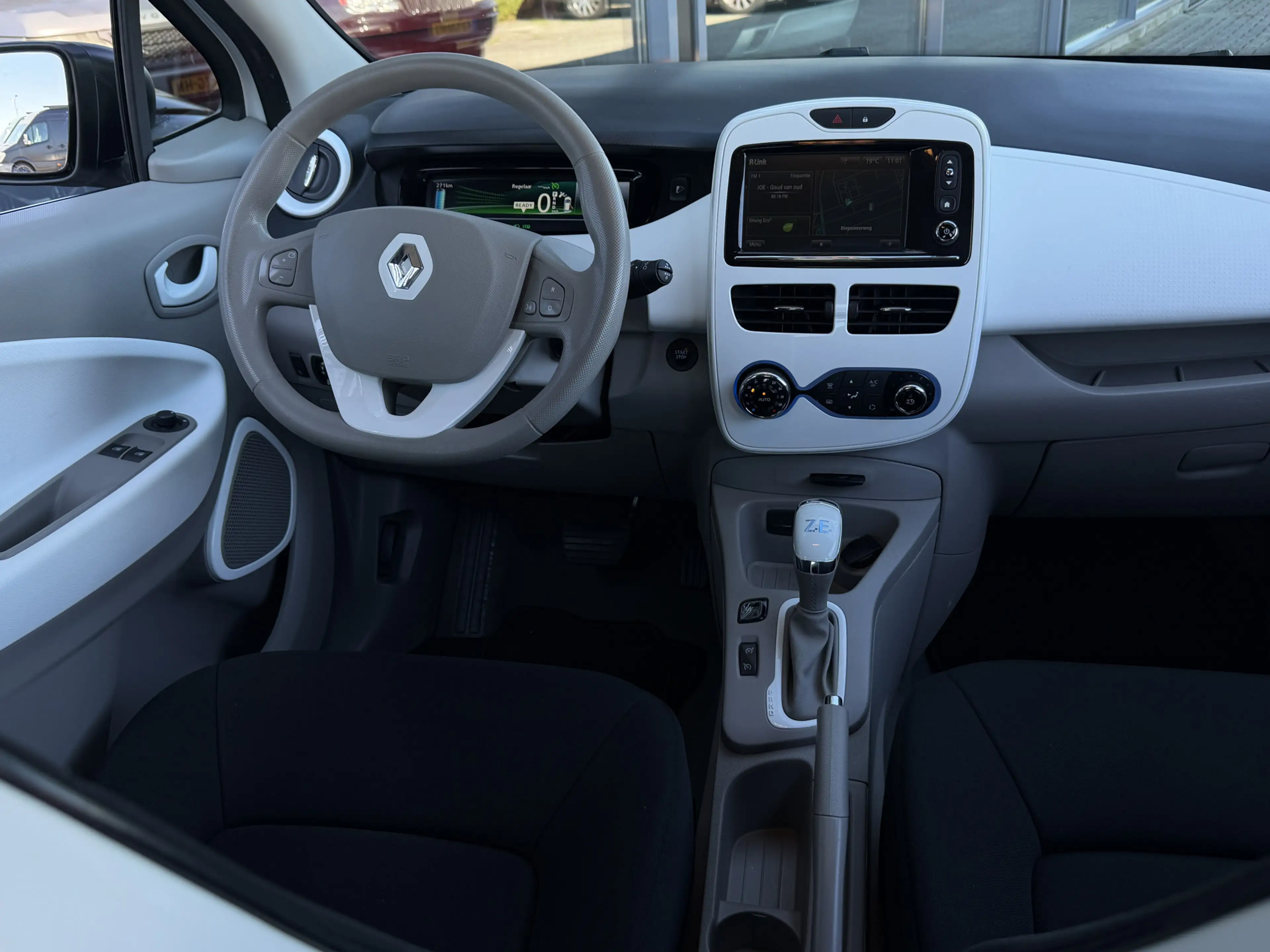 Renault ZOE R90 Life 41 kWh (ex Accu) I Aut. I Clima I Navi — photo 6