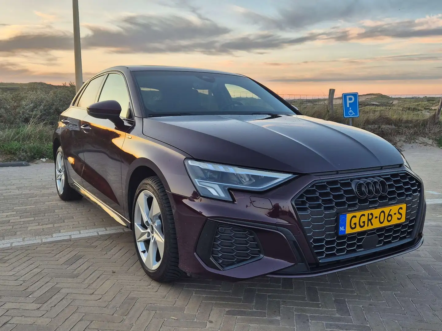 Audi A3 Audi A3 40 TFSIe · S-line · B&O · Paars metallic Fioletowy - 1