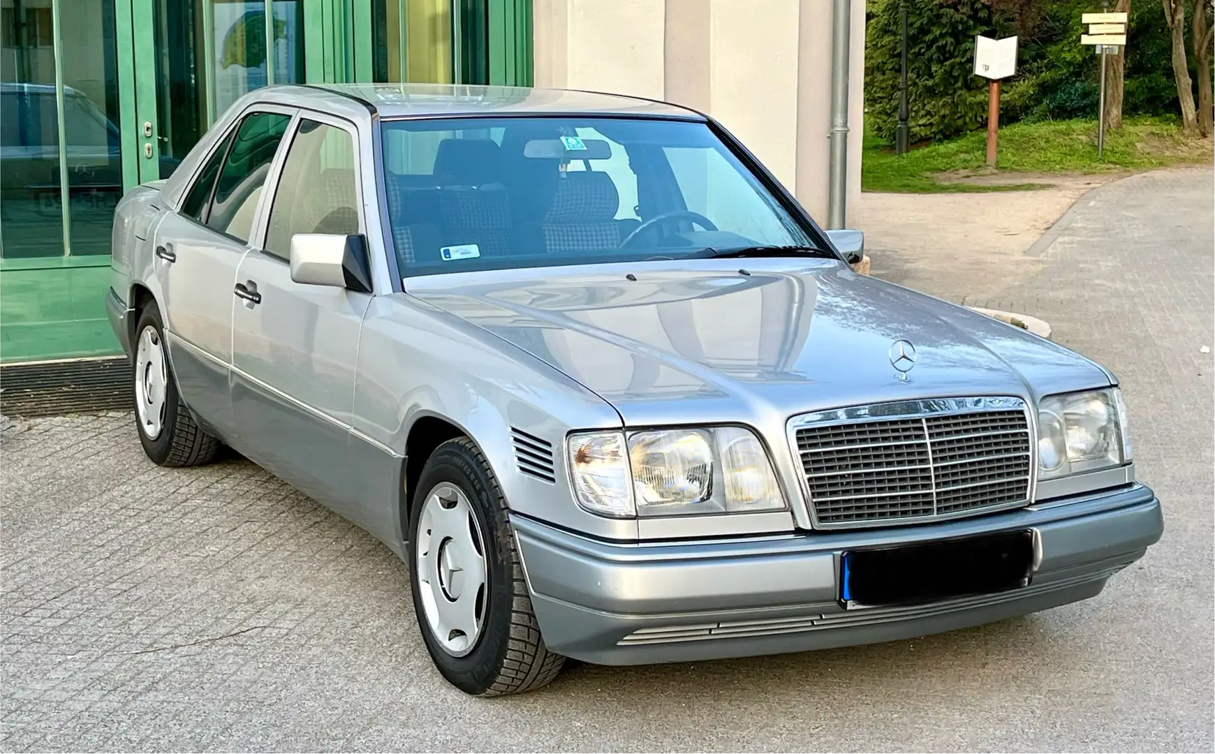 Mercedes-Benz E 300 Ds. Aut. Silber - 1