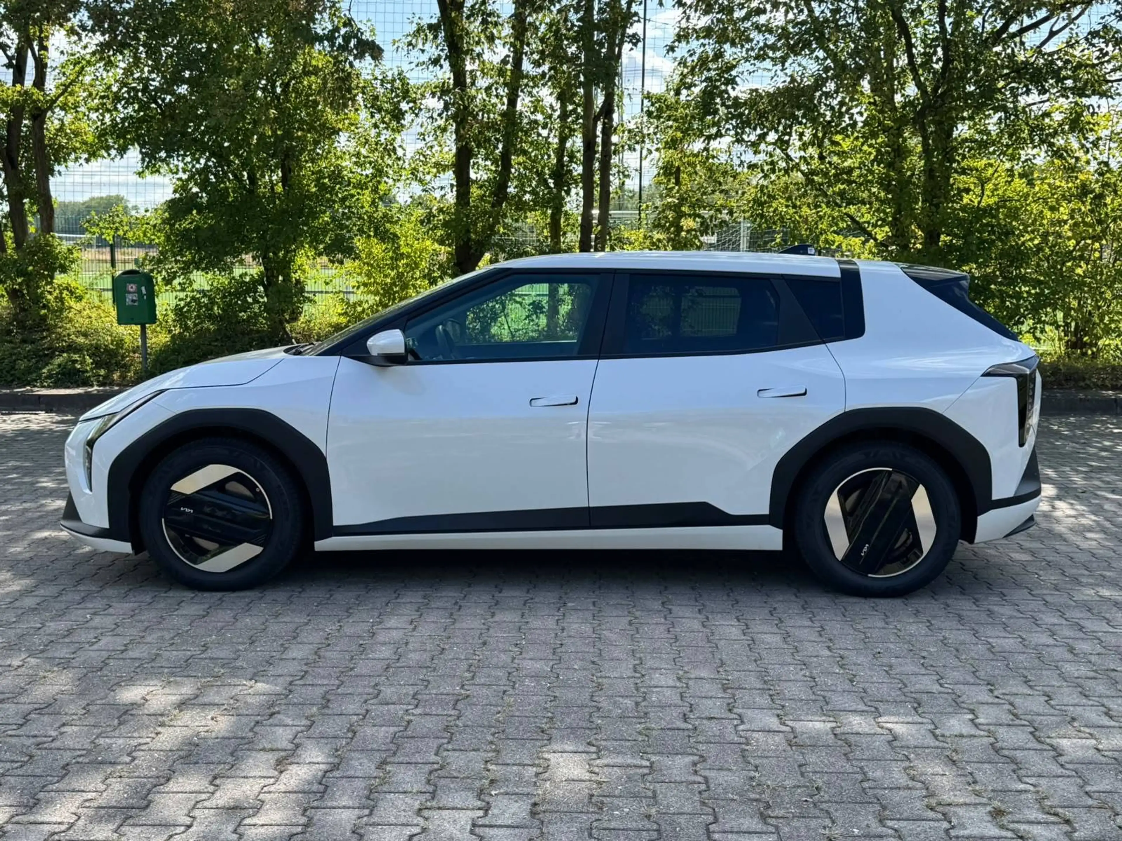 Kia EV4 Hatchback 81,4 kWh FWD Earth |UPG|TECH|WIN| — photo 3