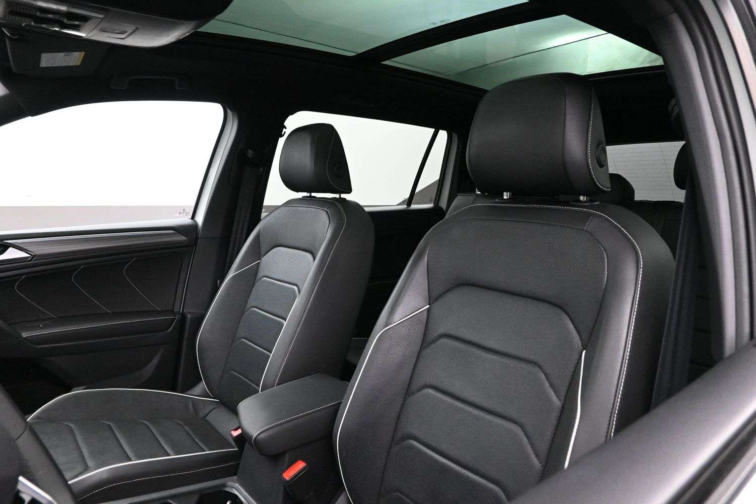 2024 Volkswagen Tiguan HIGHLINE R-LINE 4MOTION 3RD ROW PACKAGE, PANORAMIC — снимка 1