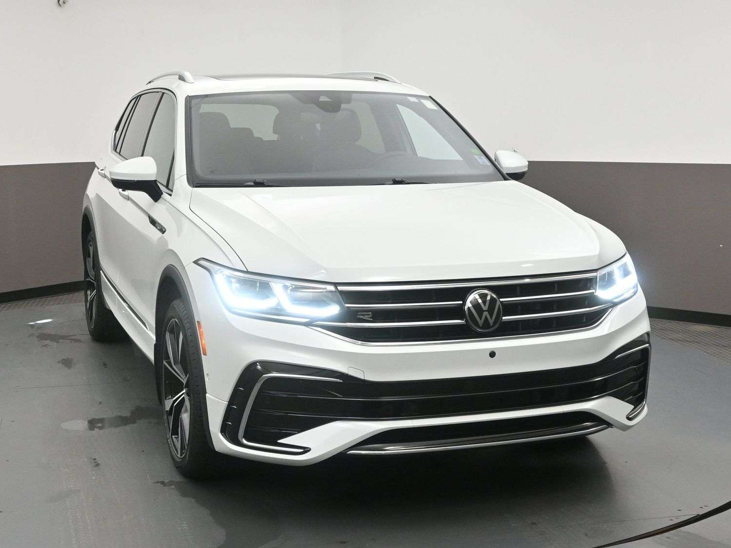 2024 Volkswagen Tiguan HIGHLINE R-LINE 4MOTION 3RD ROW PACKAGE, PANORAMIC — снимка 1