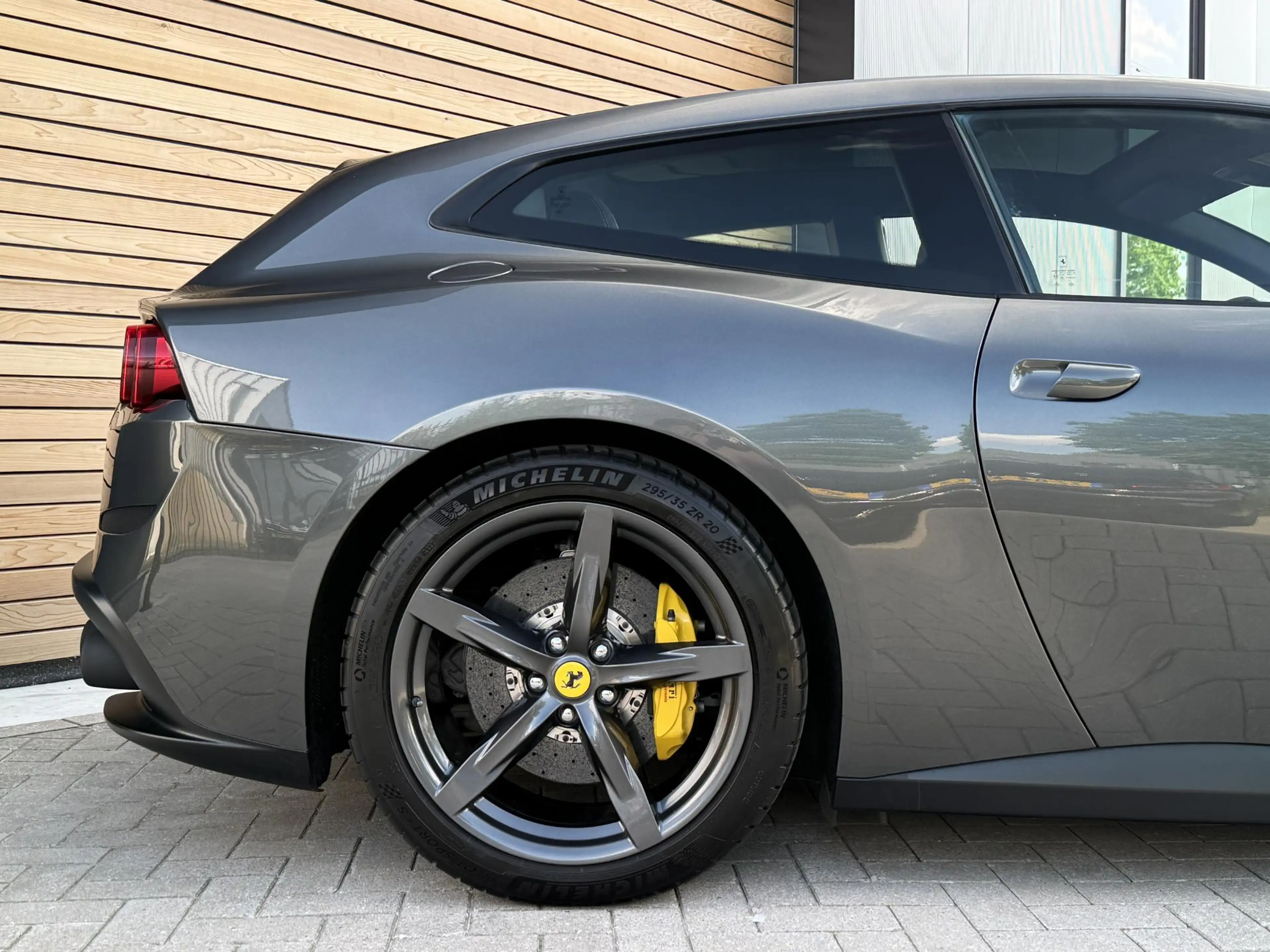 Ferrari GTC4 Lusso GTC4Lusso T 3.9 V8 LIFT|PANO|P.DISPLAY|CARBON — photo 13