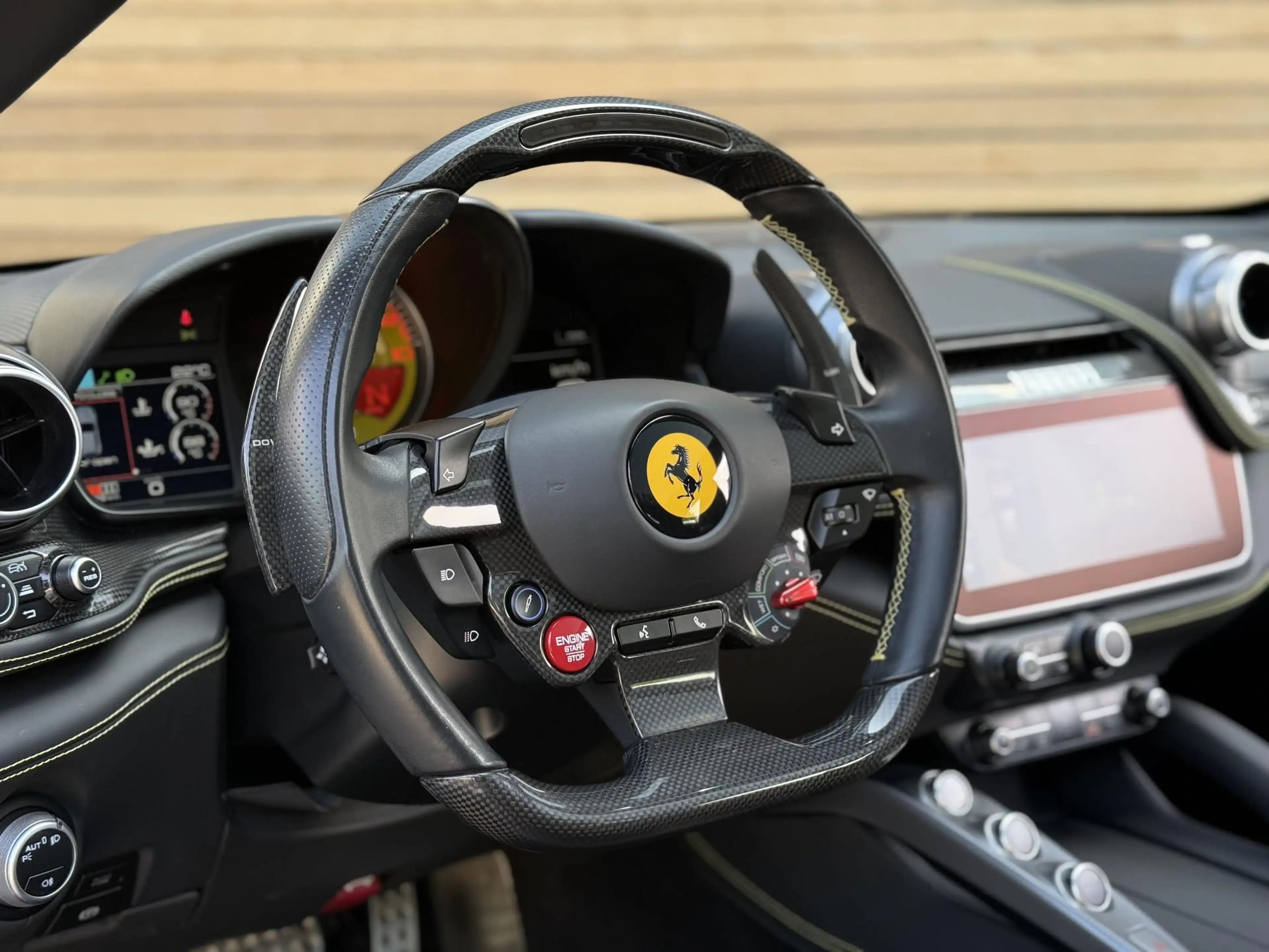 Ferrari GTC4 Lusso GTC4Lusso T 3.9 V8 LIFT|PANO|P.DISPLAY|CARBON — photo 4