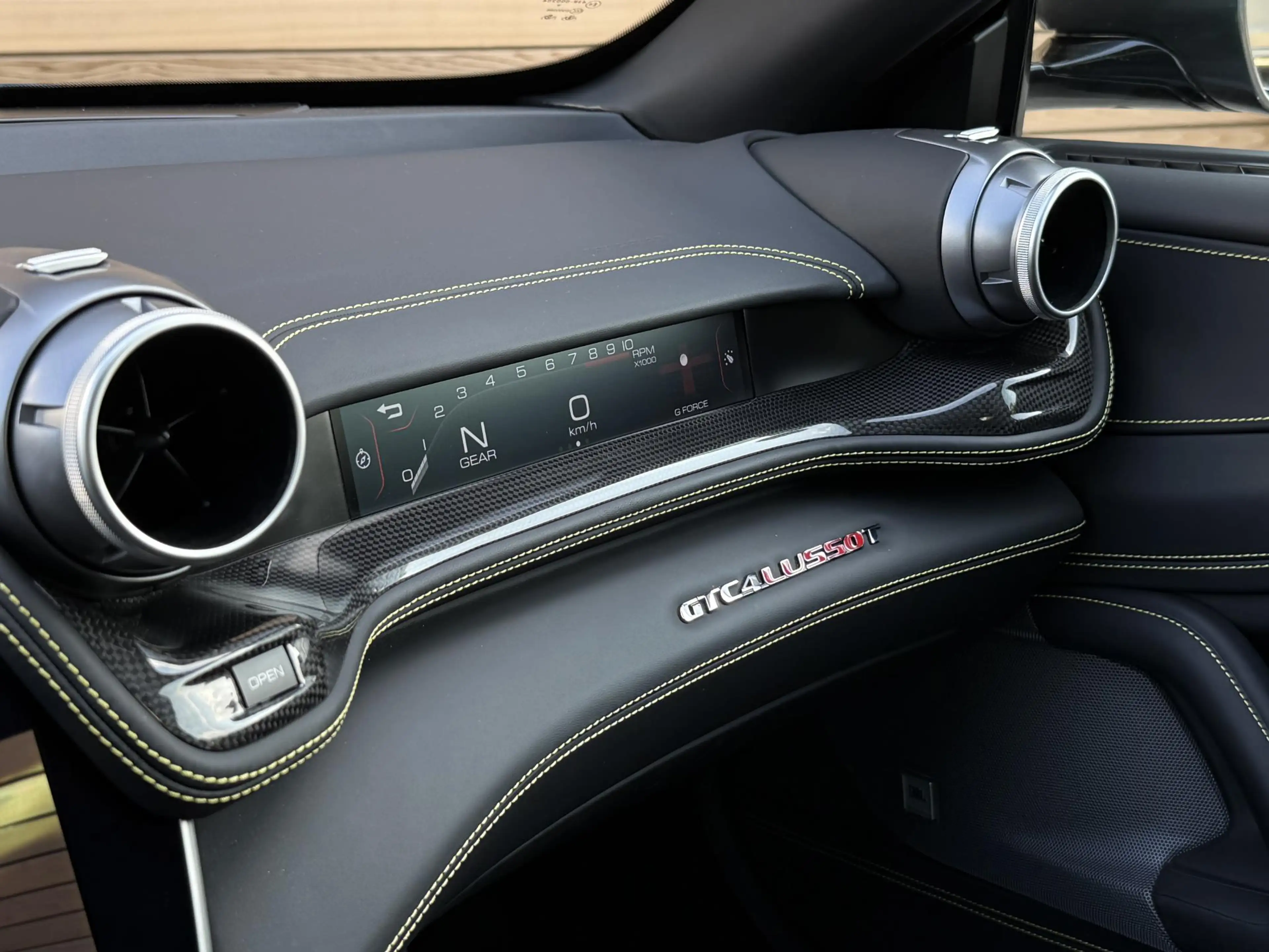 Ferrari GTC4 Lusso GTC4Lusso T 3.9 V8 LIFT|PANO|P.DISPLAY|CARBON — photo 8