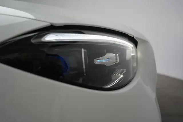 Mercedes-Benz C-Class view 10