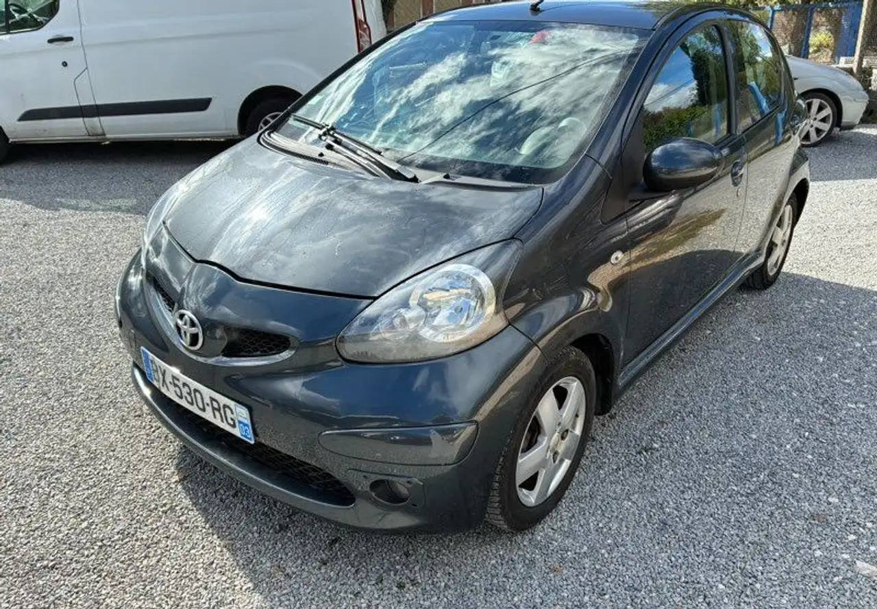 Toyota Aygo 1.0i 68 CV BOÎTE AUTOMATIQUE — photo 1 of 4
