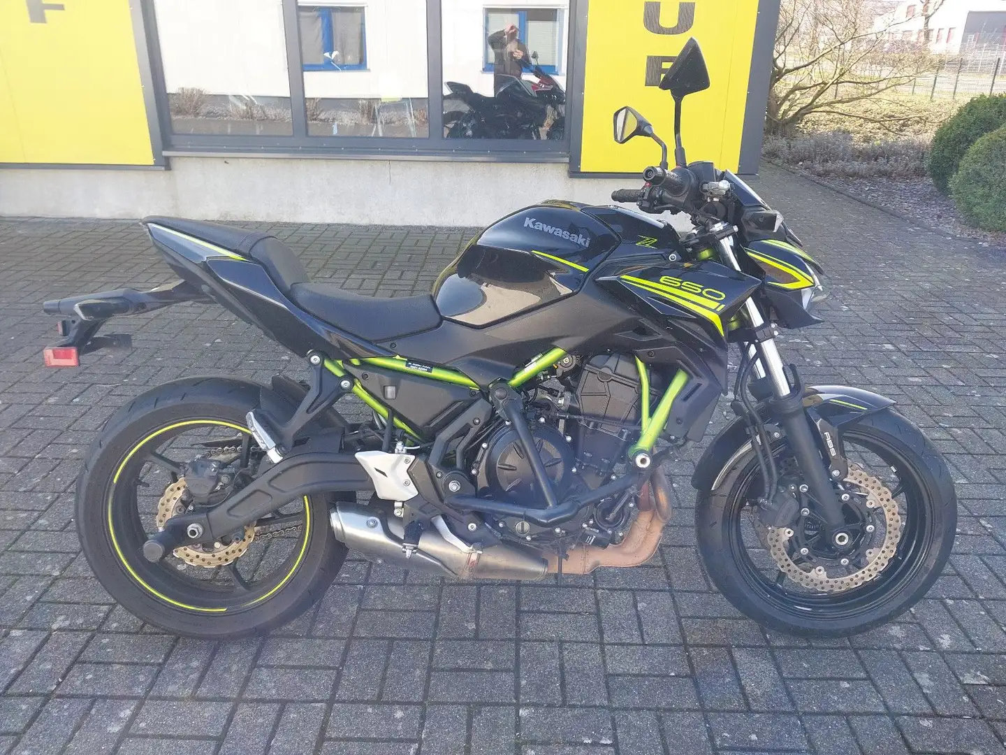 Kawasaki Z 650 Negro - 1