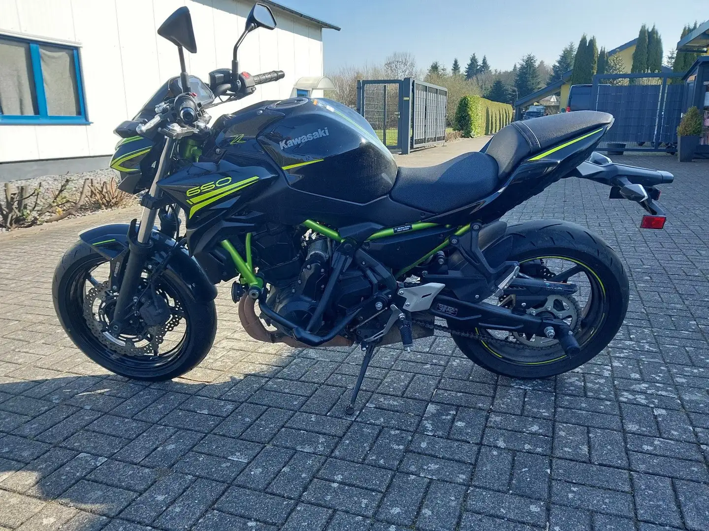 Kawasaki Z 650 Negro - 2