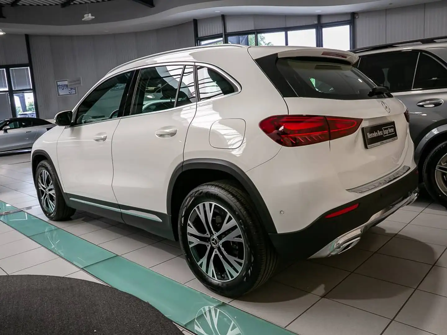Mercedes-Benz GLA 180 PROGRESSIVE KAMERA LEDHP WINTERP. MBUX Blanc - 2