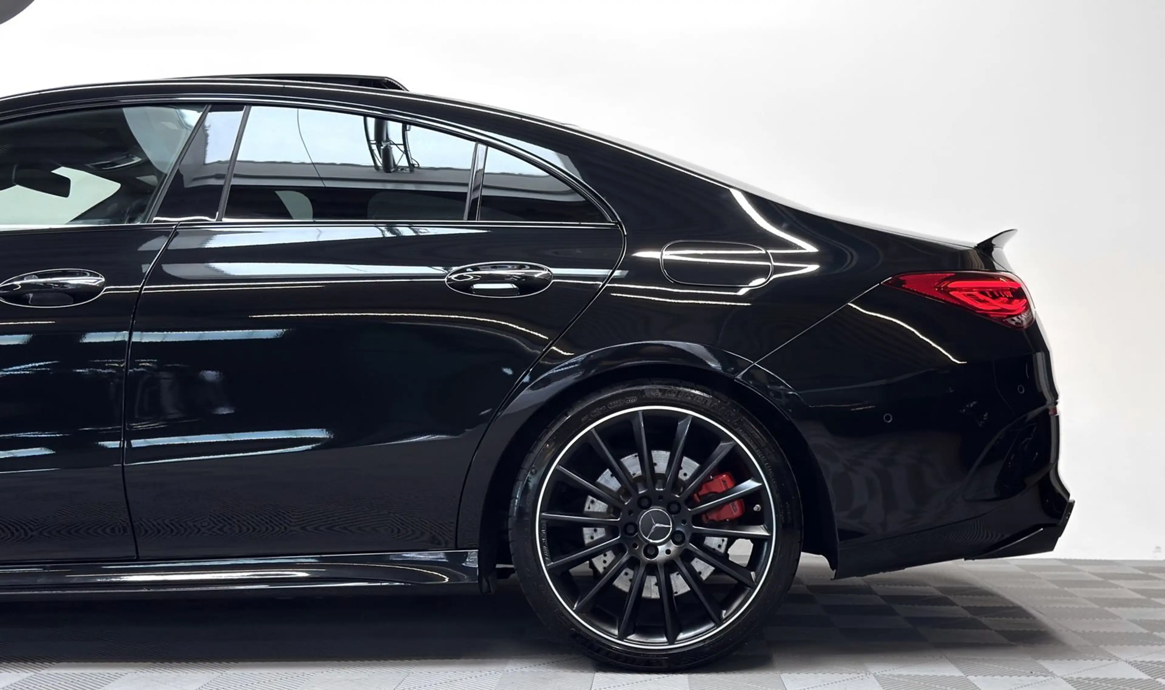 Mercedes-Benz CLA 35 AMG 4M *Aero*Pano*360°*Perf. Lenk*KeyGo* — photo 4
