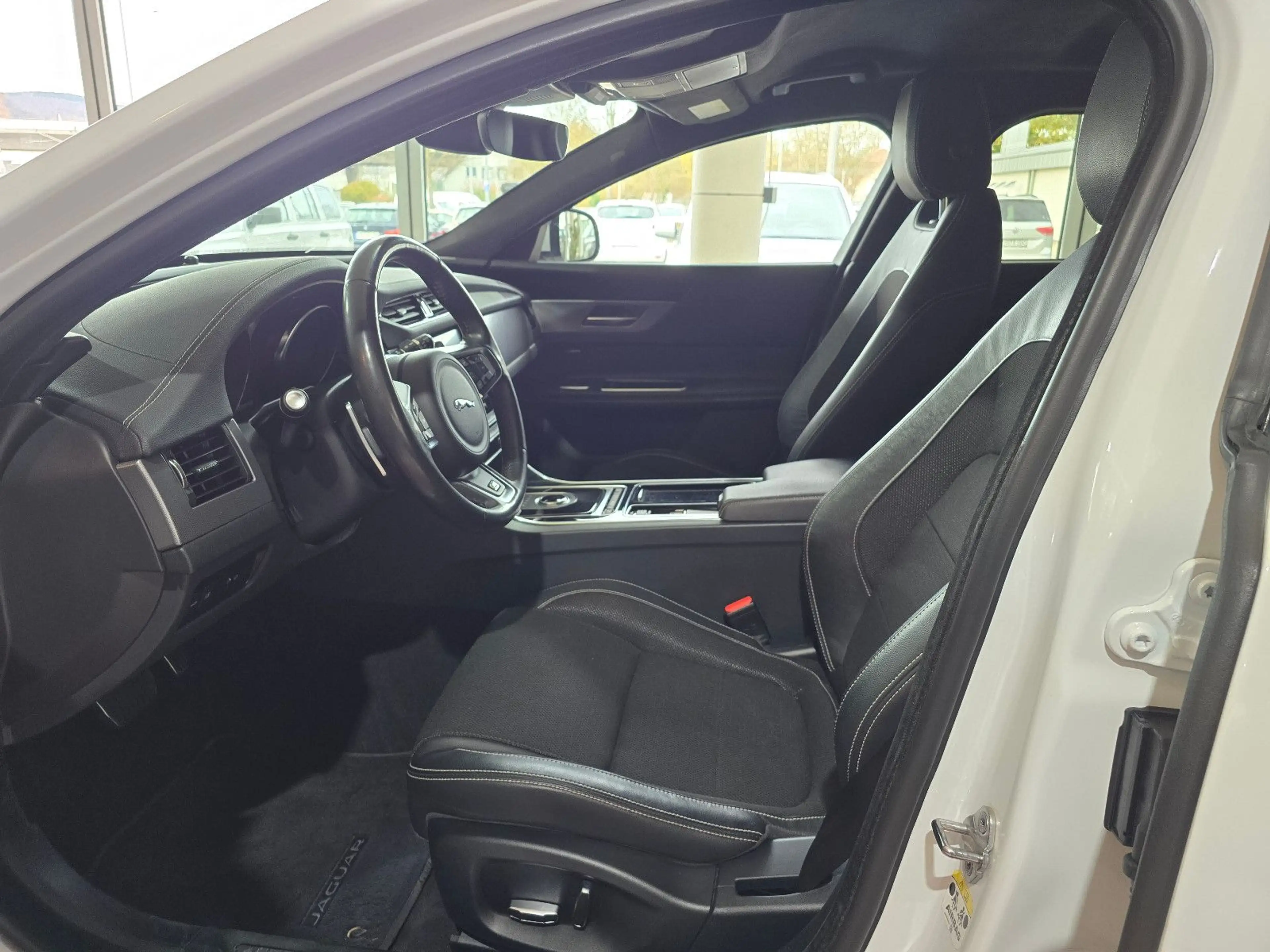Jaguar XF Sportbrake R-Sport AWD+MERIDIAN+NAVI+KAMERA+ — photo 9