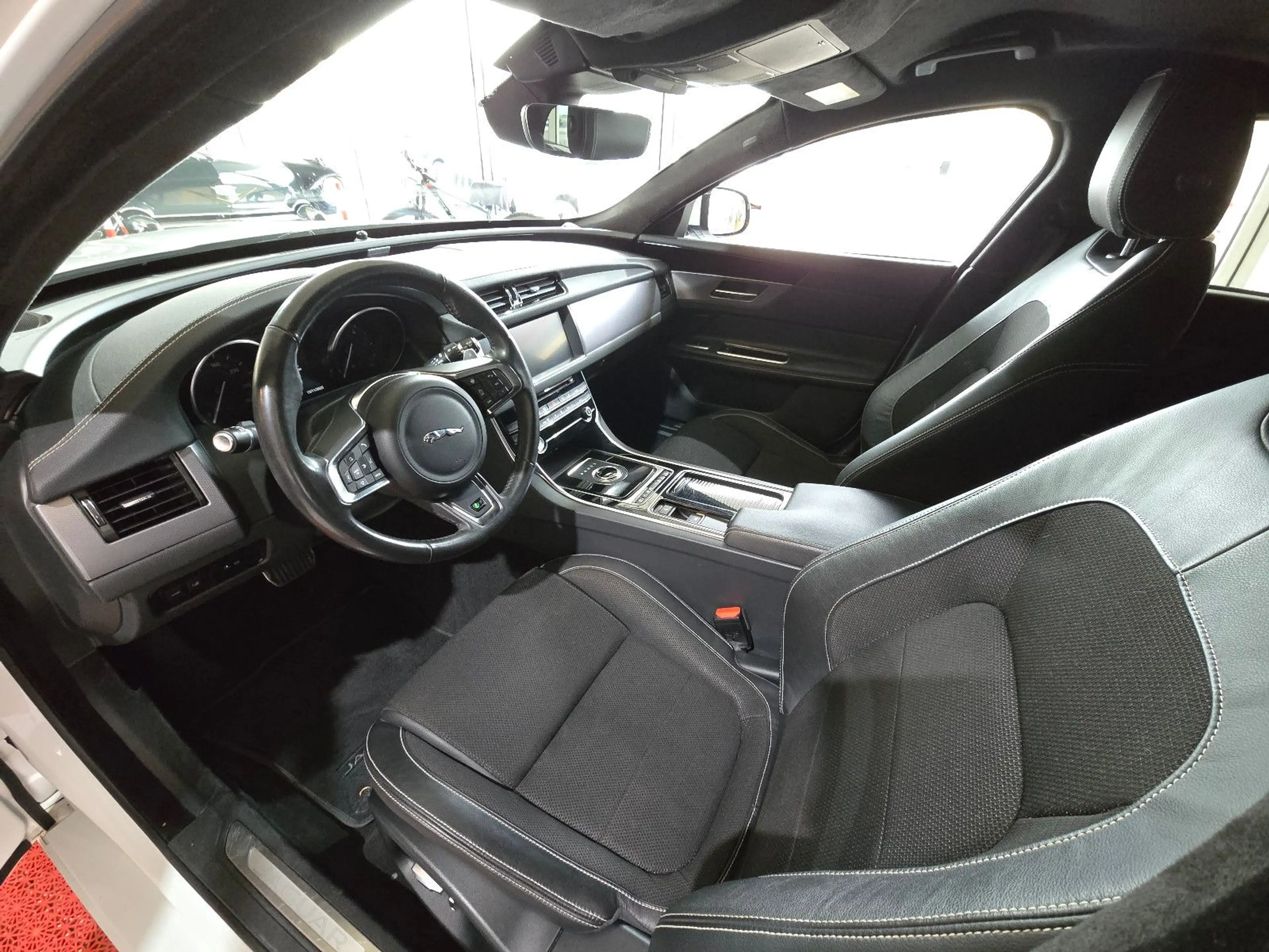 Jaguar XF Sportbrake R-Sport AWD+MERIDIAN+NAVI+KAMERA+ — photo 10