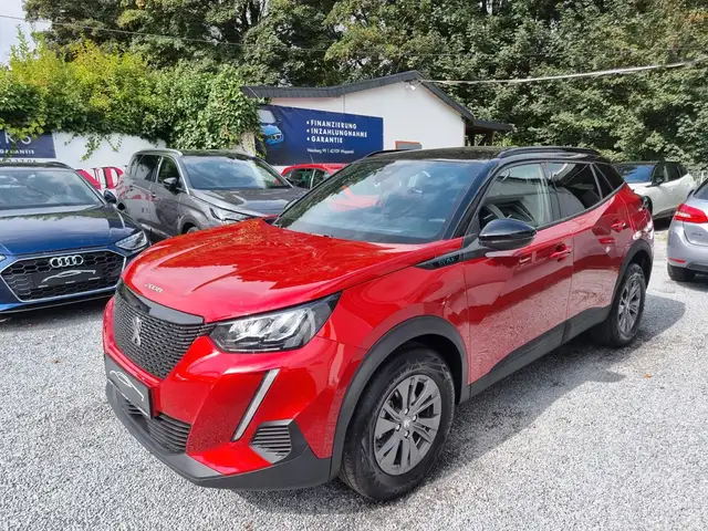 Peugeot 2008 PureTech 130 SYLE/ AUTOMATIK/ LED/ NAVI