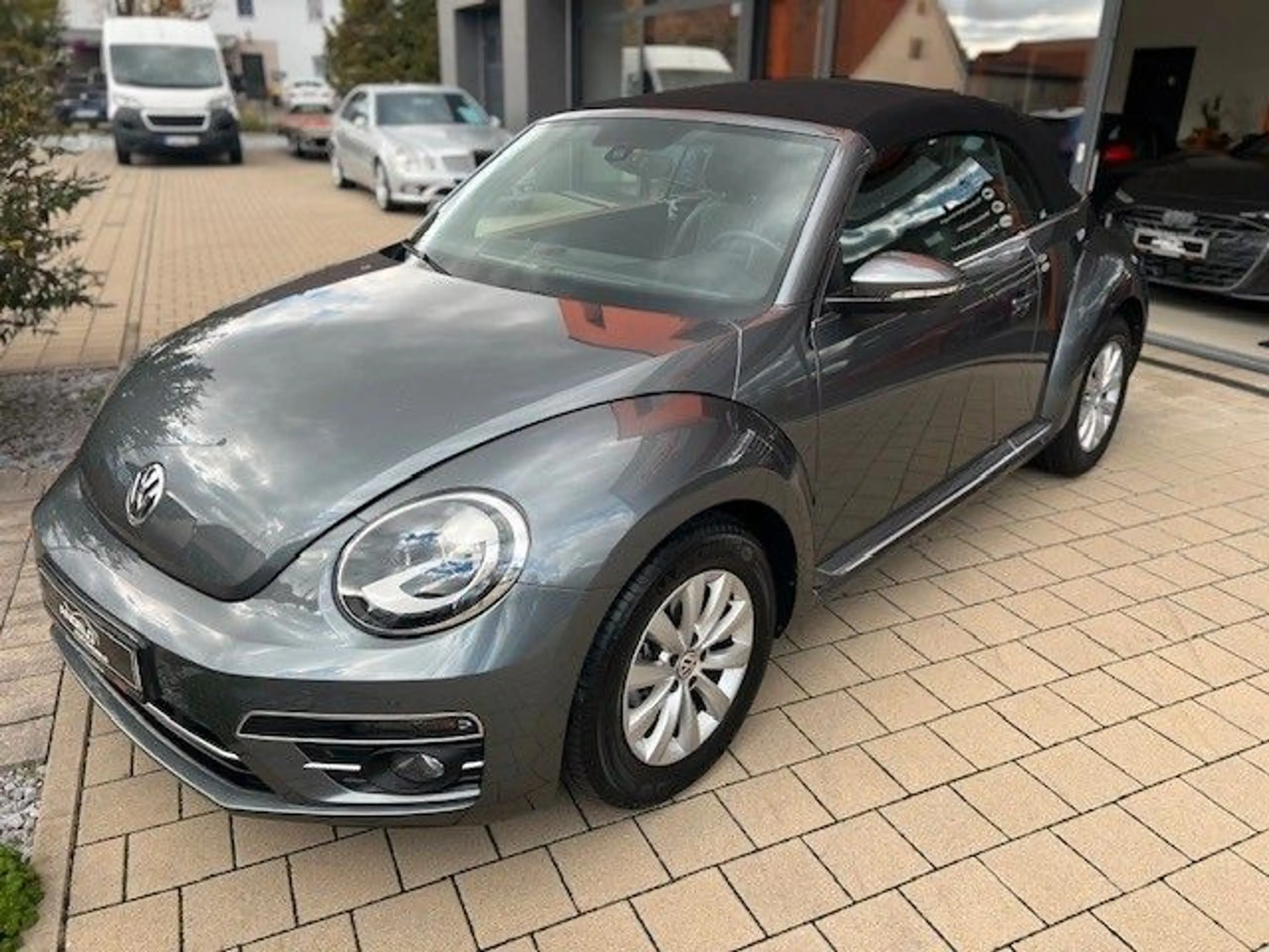 Volkswagen Beetle 1,4 TSI Cabriolet Design*Nur 23.800 KM* — photo 3