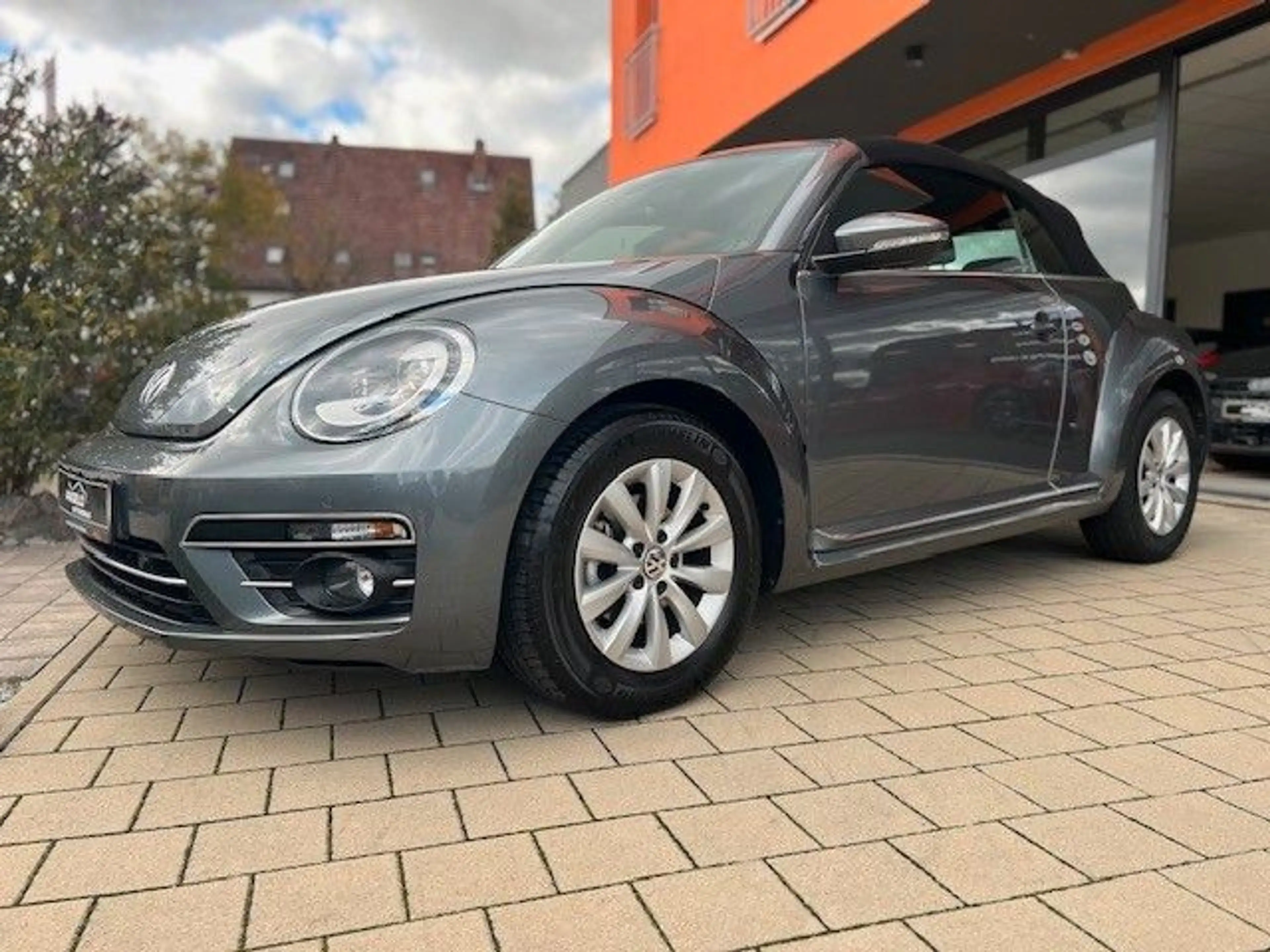 Volkswagen Beetle 1,4 TSI Cabriolet Design*Nur 23.800 KM* — photo 2
