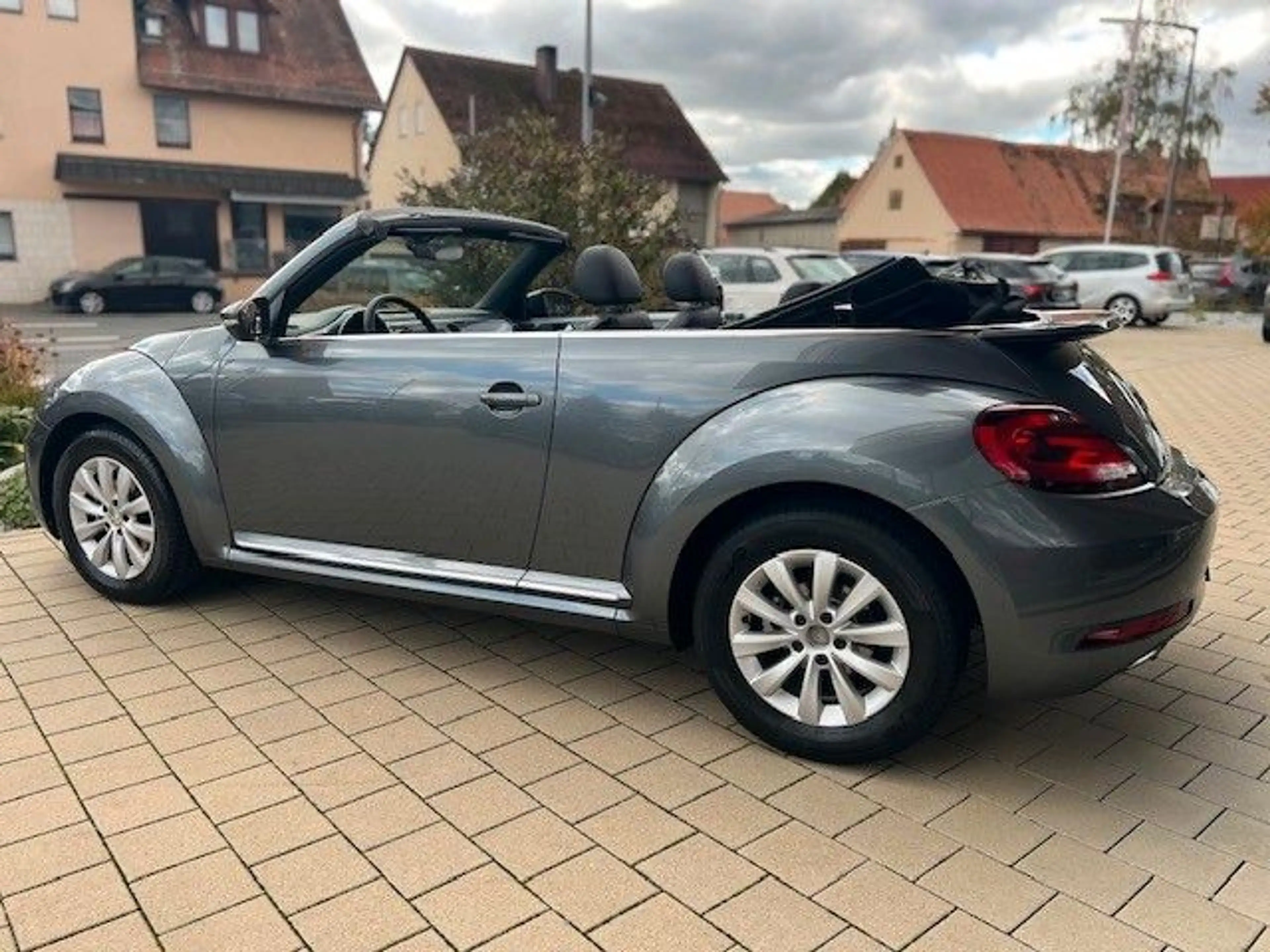 Volkswagen Beetle 1,4 TSI Cabriolet Design*Nur 23.800 KM* — photo 12