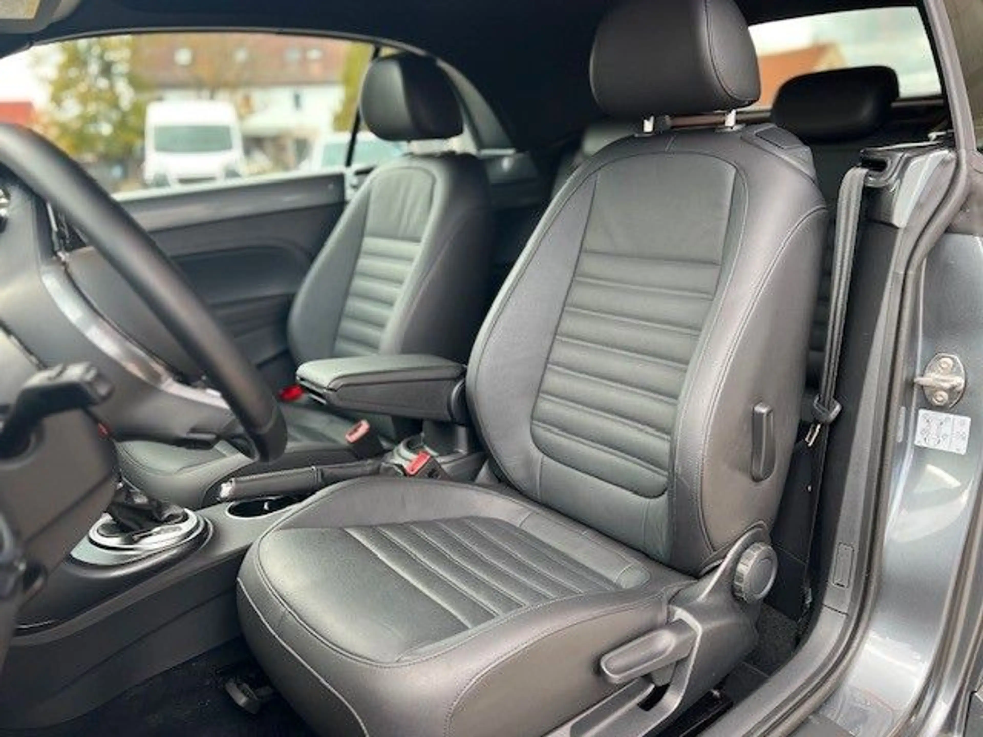 Volkswagen Beetle 1,4 TSI Cabriolet Design*Nur 23.800 KM* — photo 15